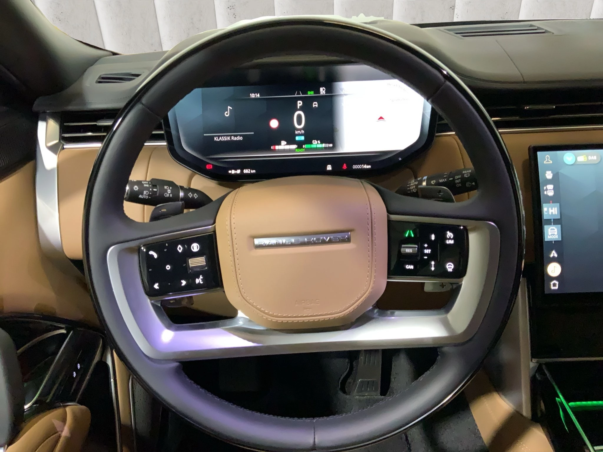 Land Rover-Range Rover-image-10