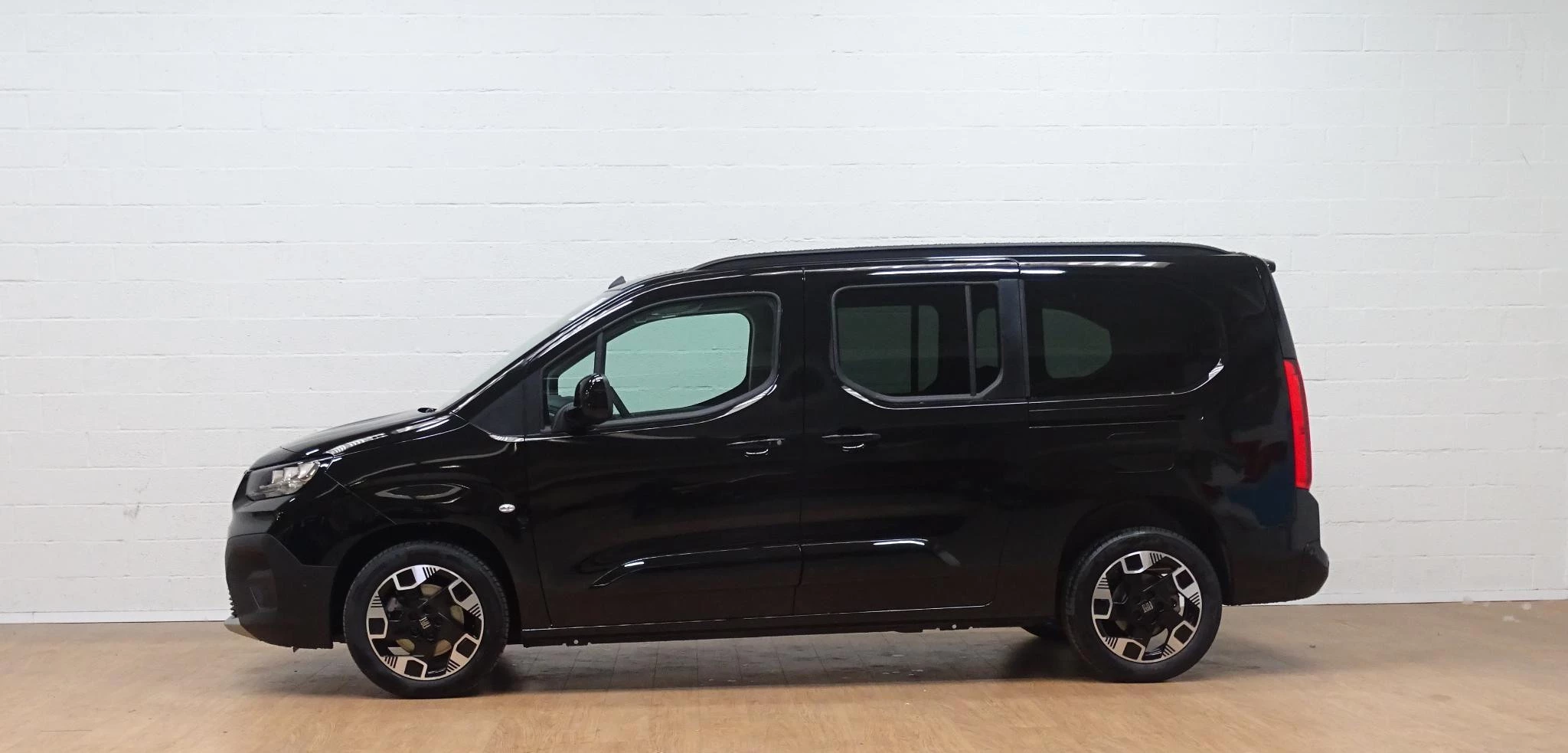Fiat Qubo L 1.5 BlueHDI 130 S&S AT La Prima Long+7 seats+camer