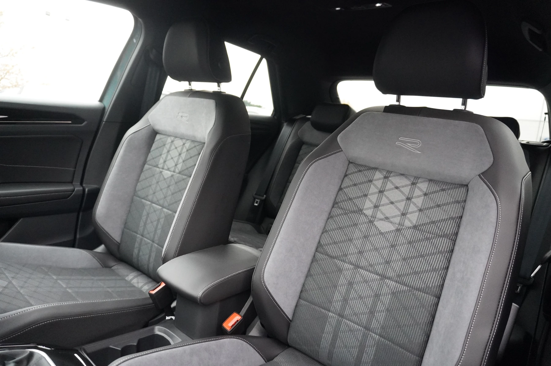 Volkswagen-T-Roc-image-47