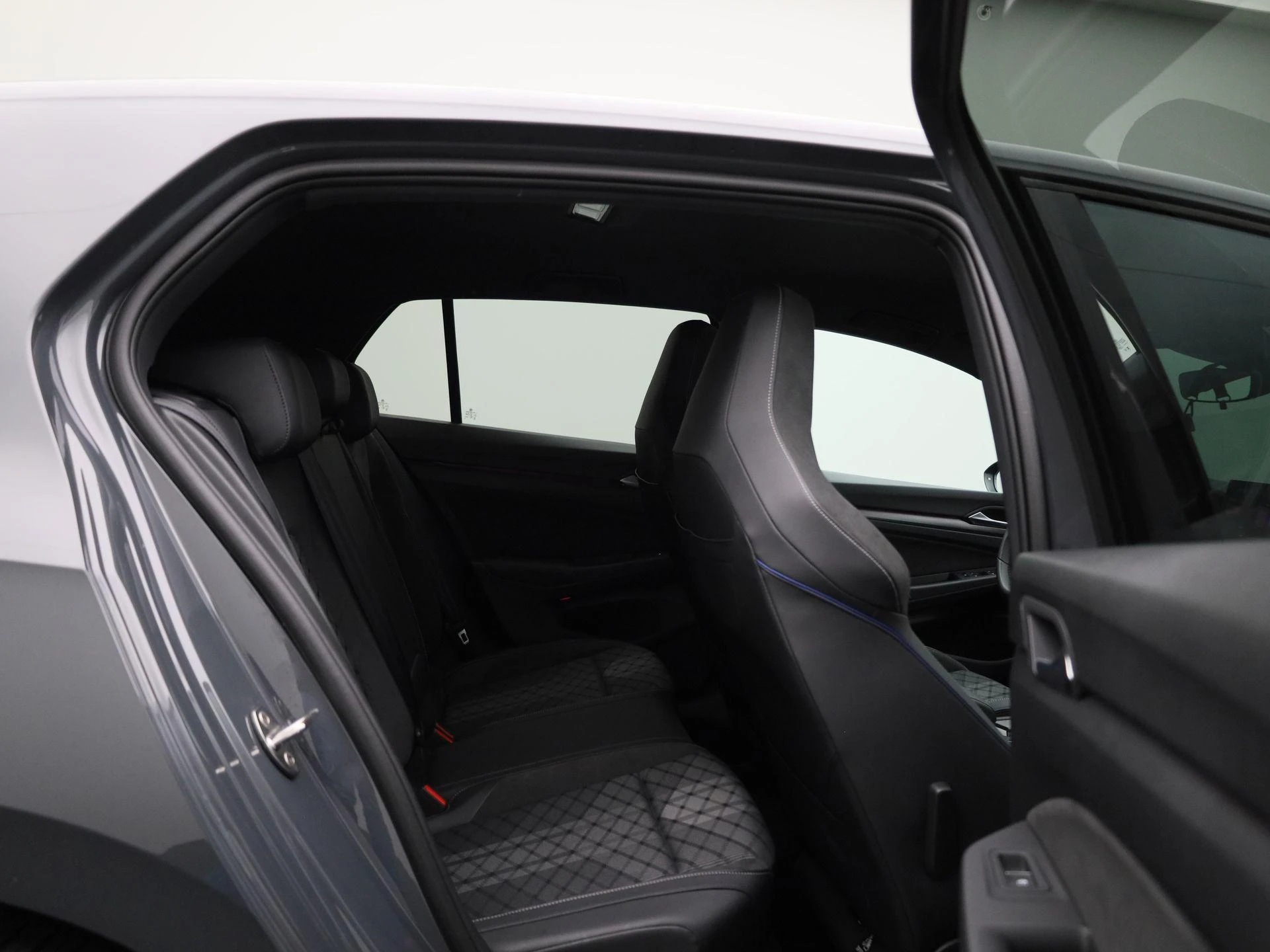 Volkswagen-Golf-image-36