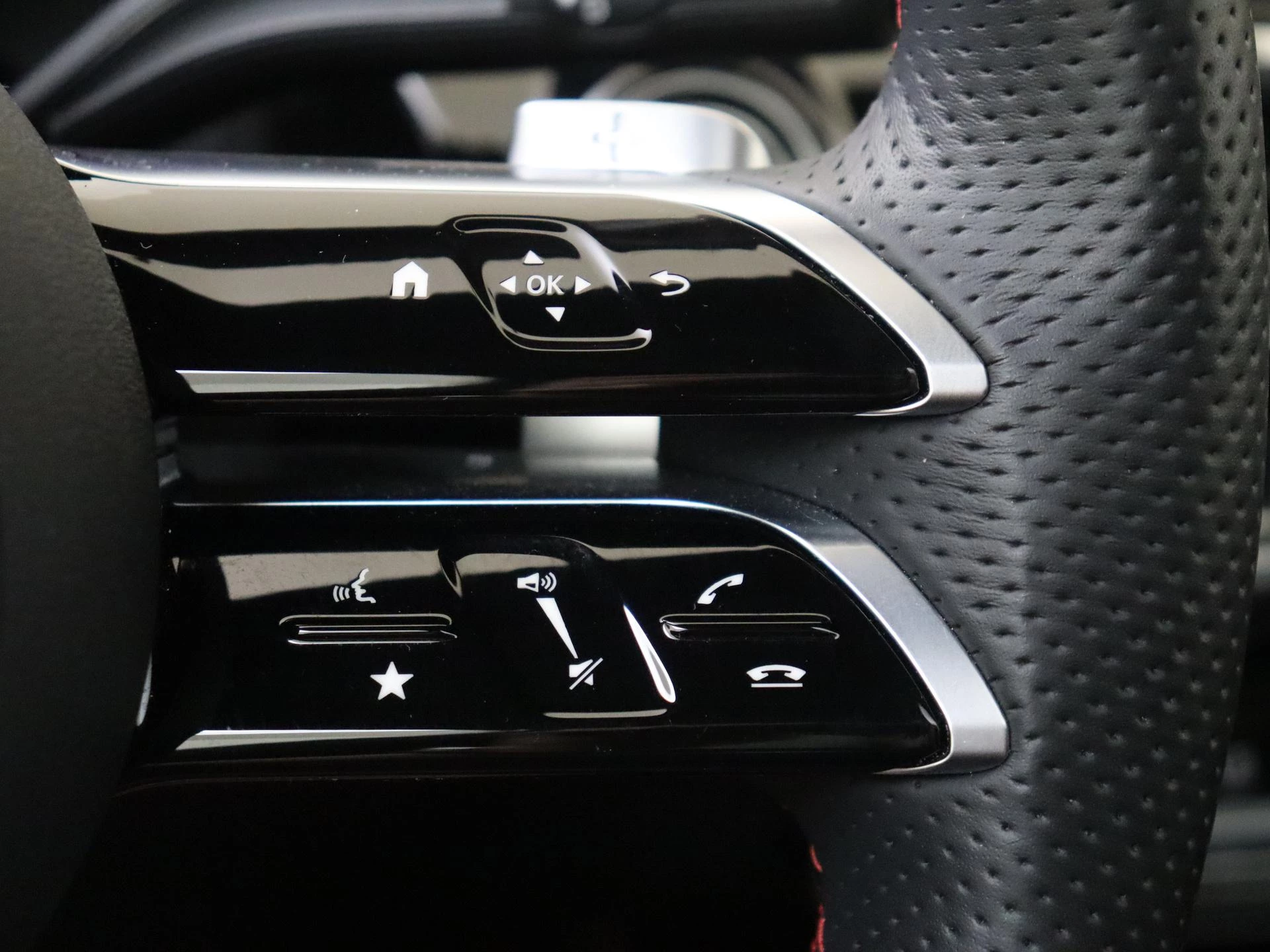 Mercedes-Benz-CLA-image-14