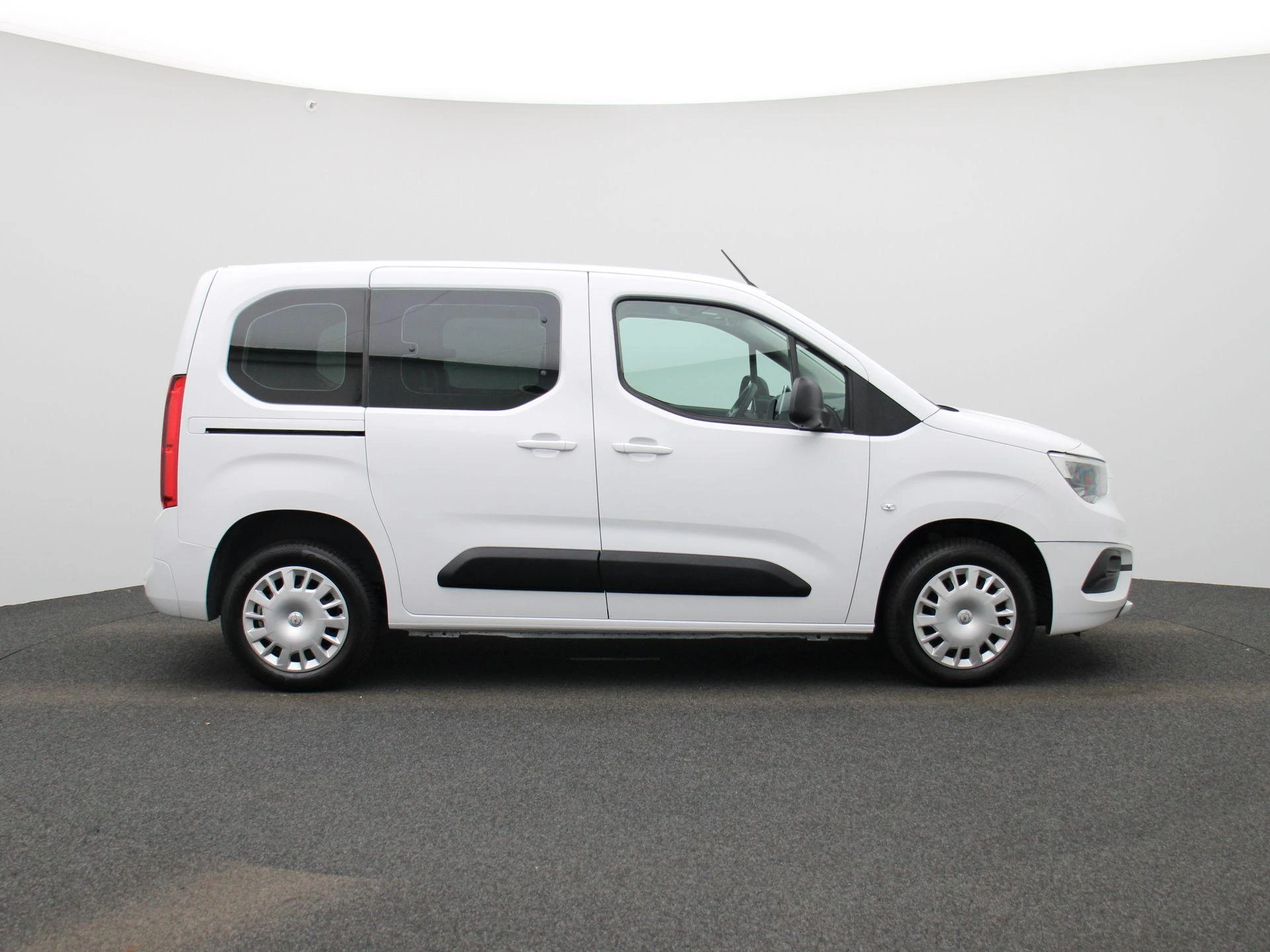 Opel-Combo Life-image-5