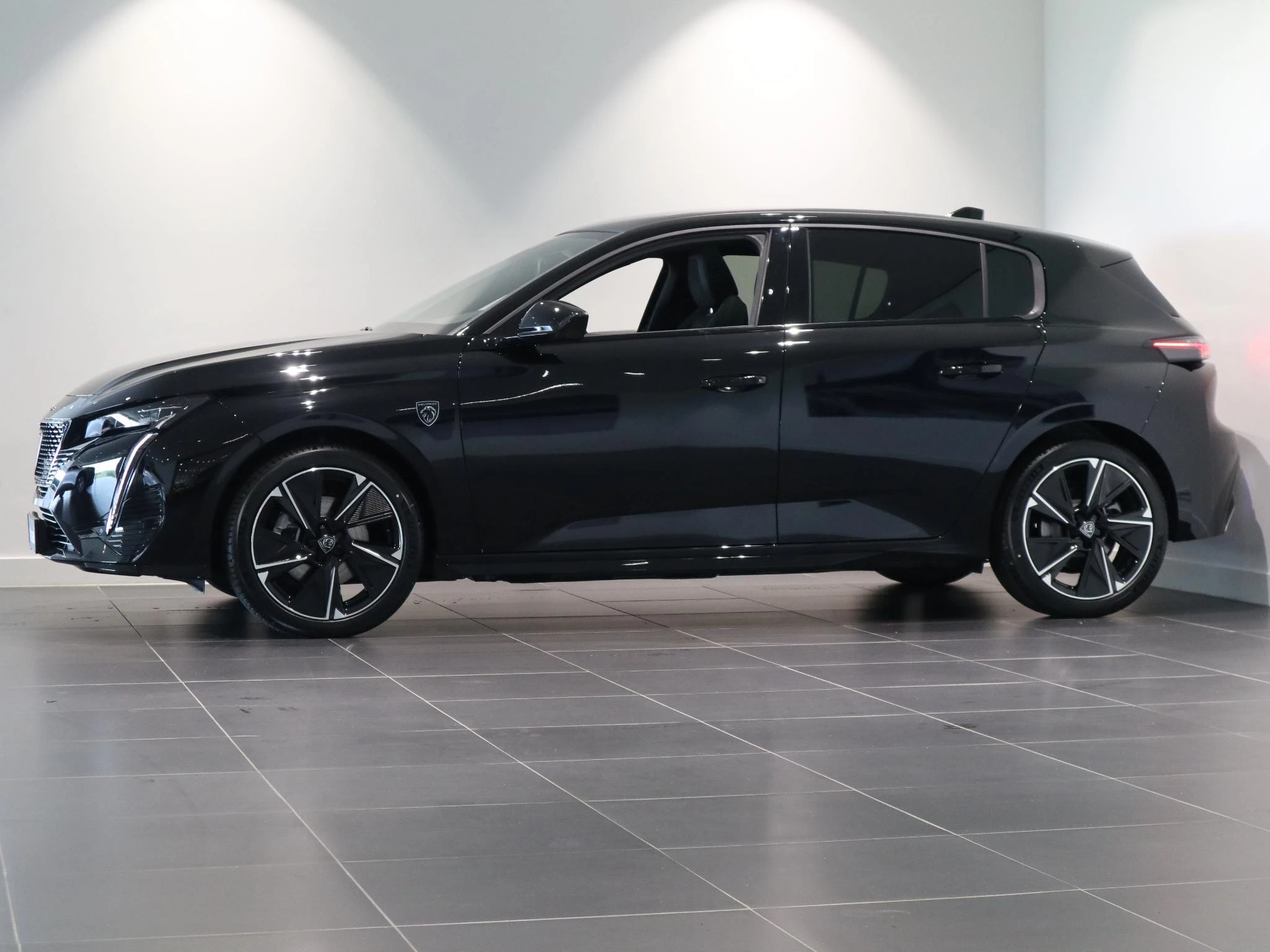 Peugeot-e-308-image-2