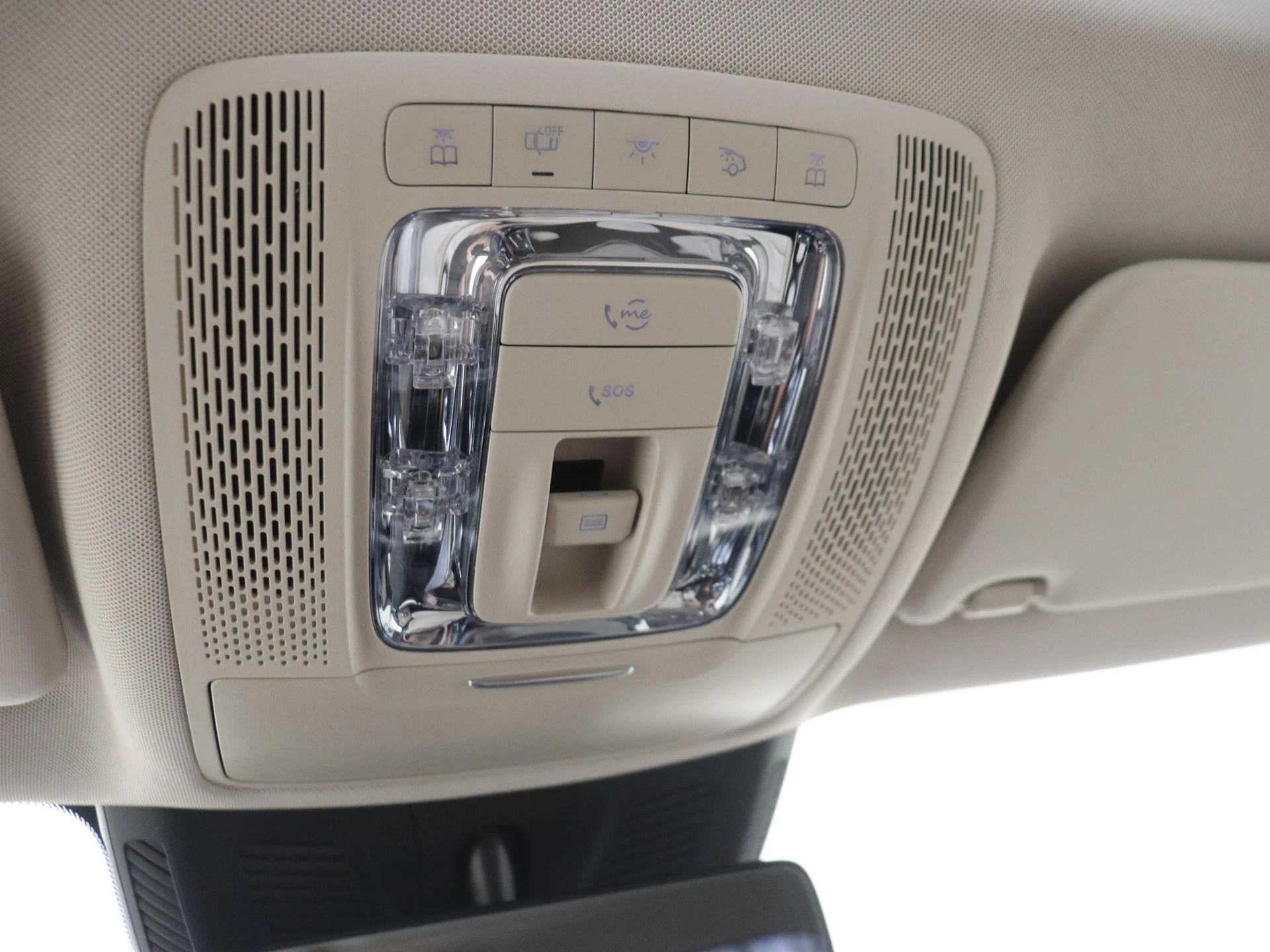 Mercedes-Benz-GLB-image-22
