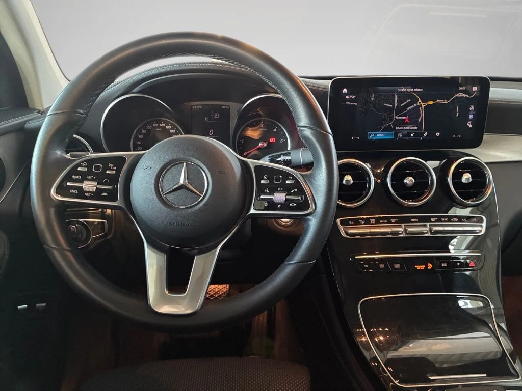 Mercedes-Benz-GLC 220 d-image-10