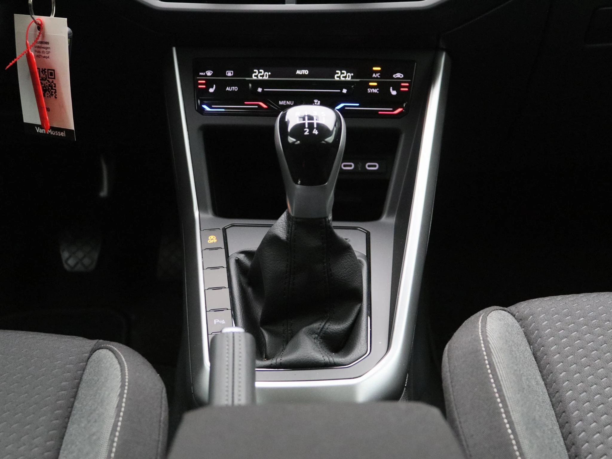 Volkswagen-Polo-image-9