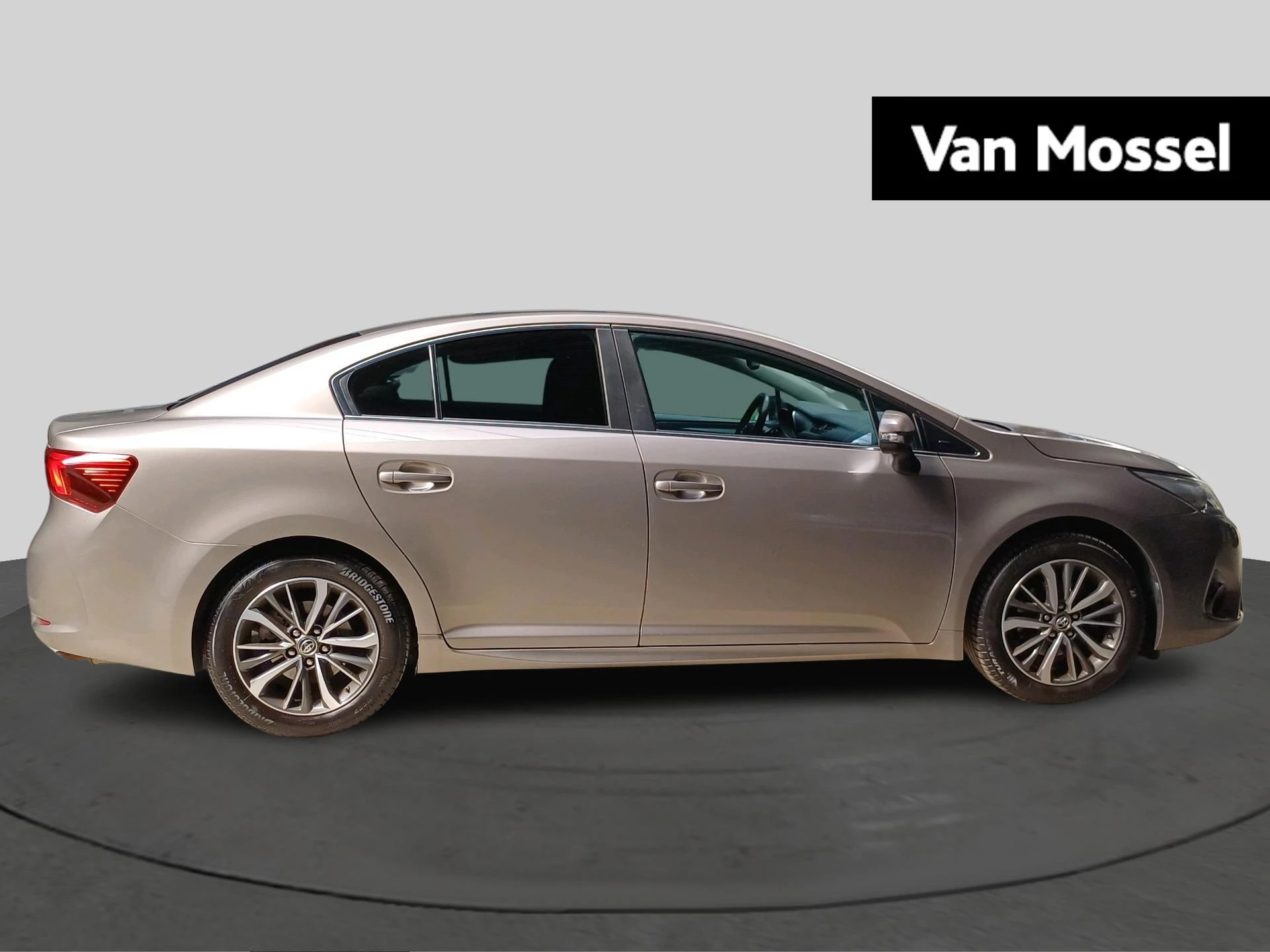 Toyota-Avensis-image-4