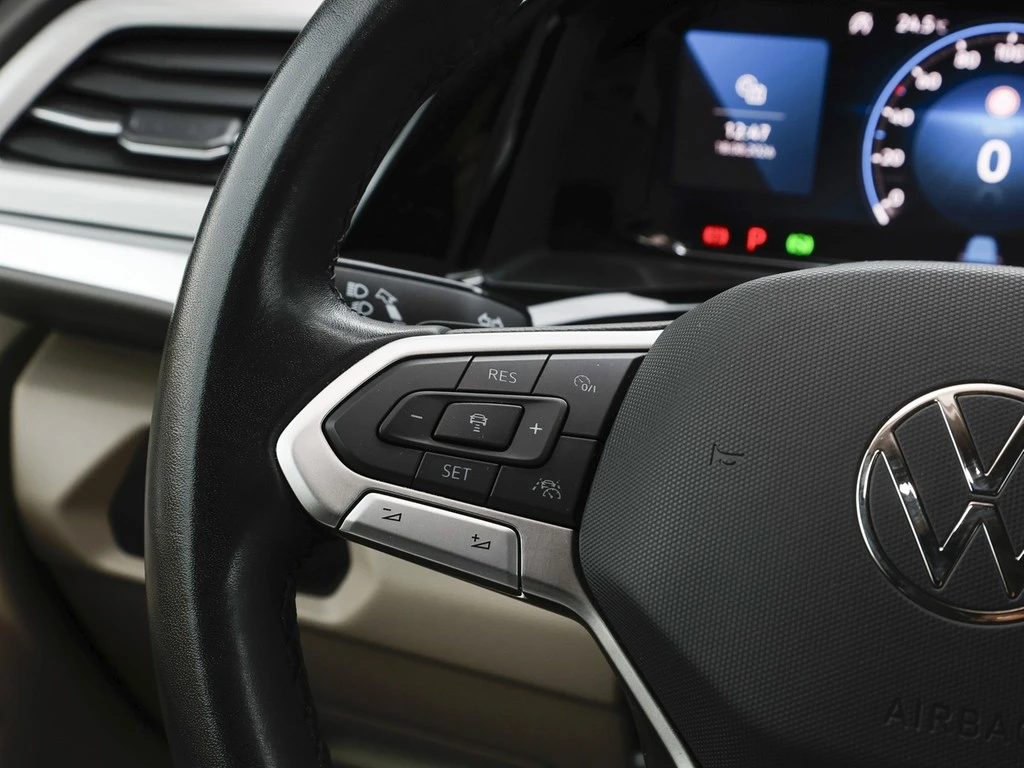 Volkswagen-Multivan-image-18
