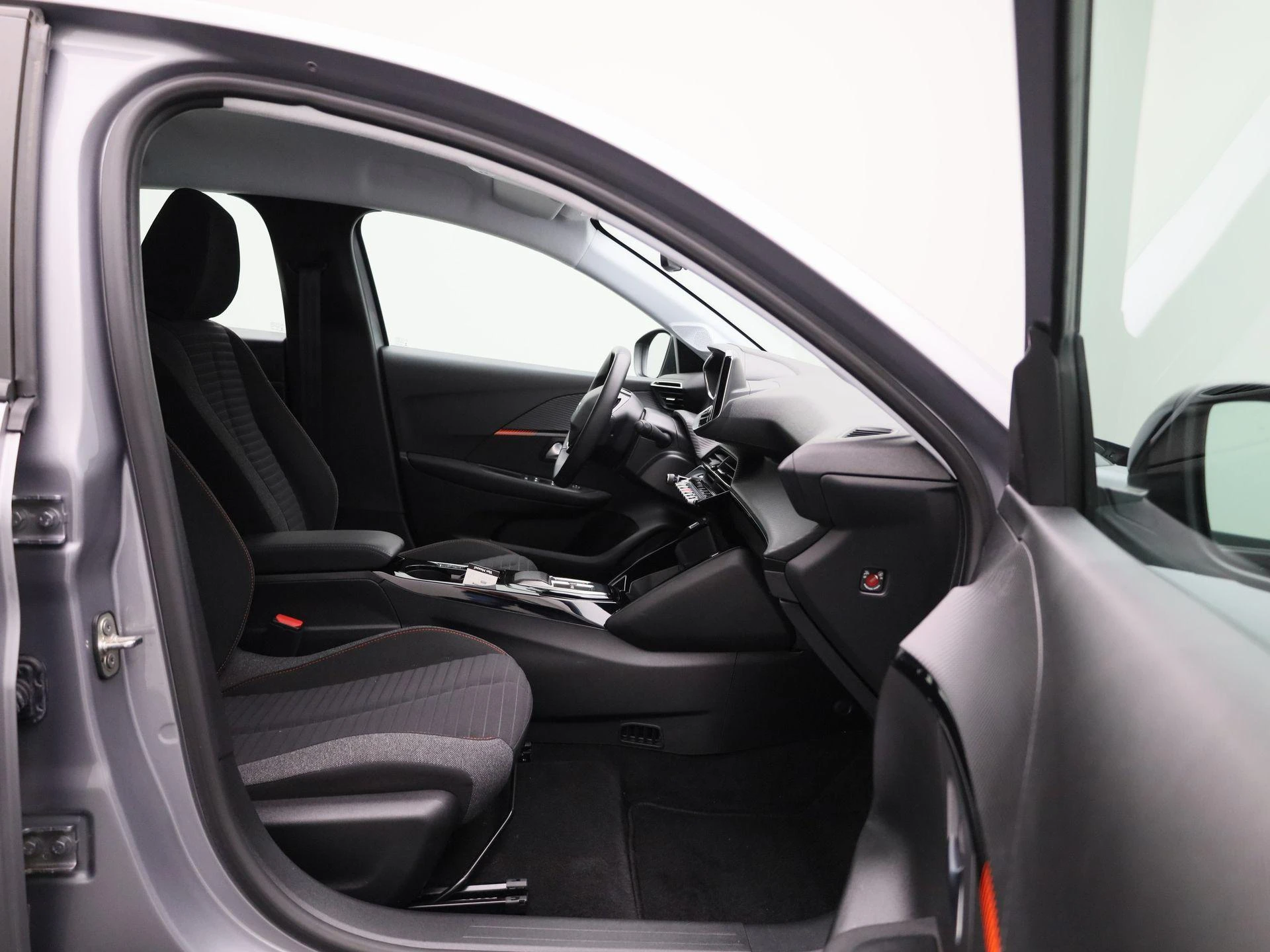 Peugeot-e-208-image-34