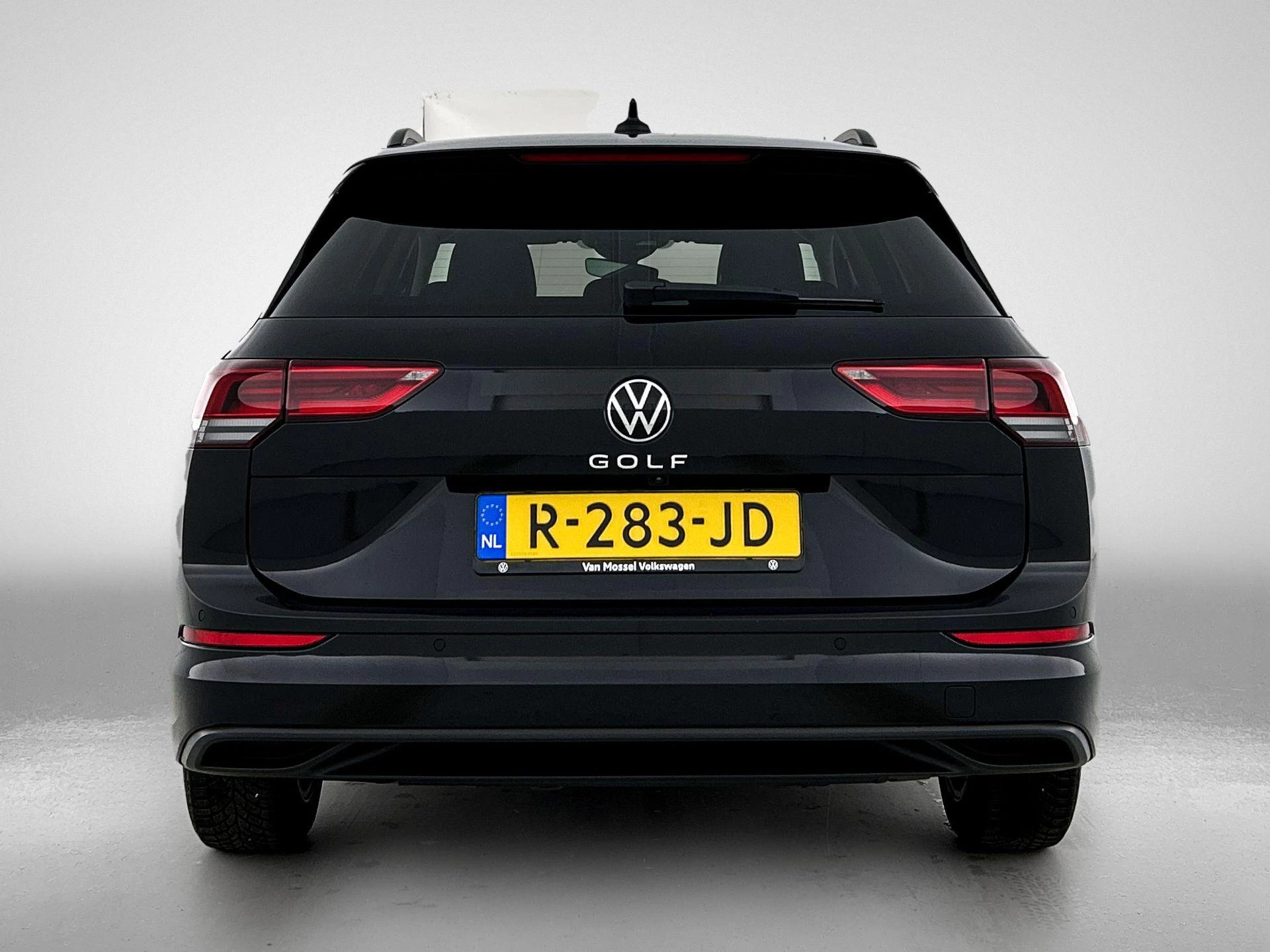 Volkswagen-Golf-image-2