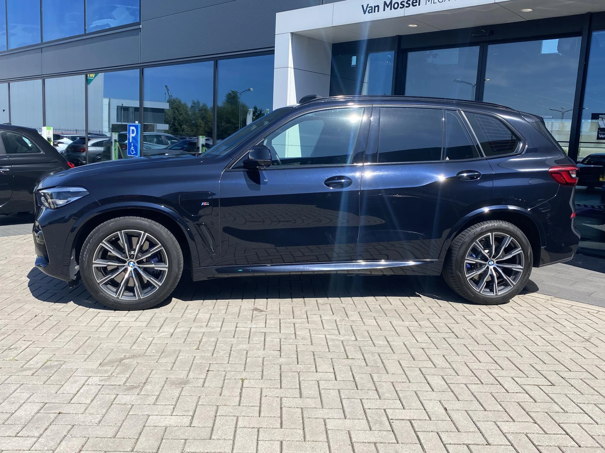BMW-X5-image-1