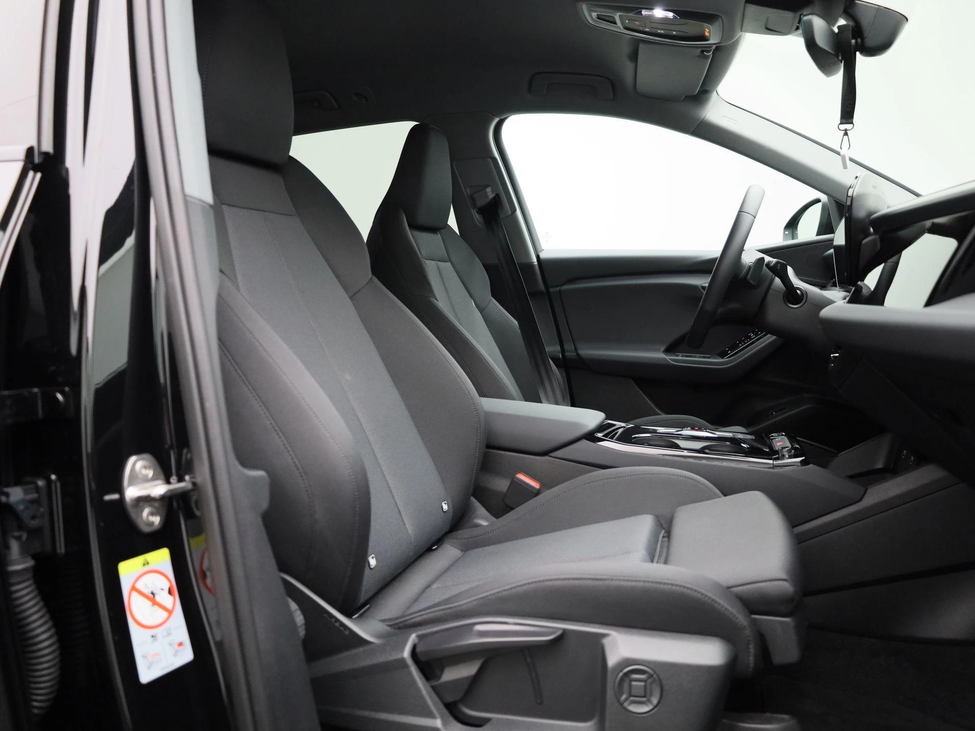 Audi-Q6 e-tron-image-41