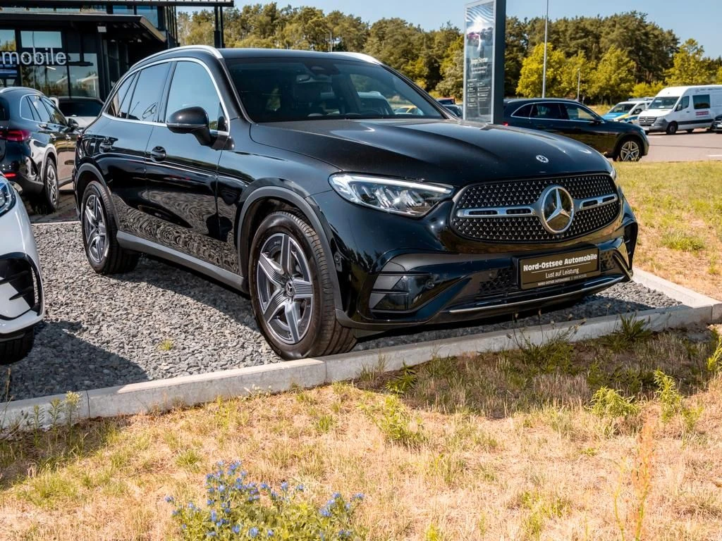 Mercedes-Benz-GLC 300 d-image-4