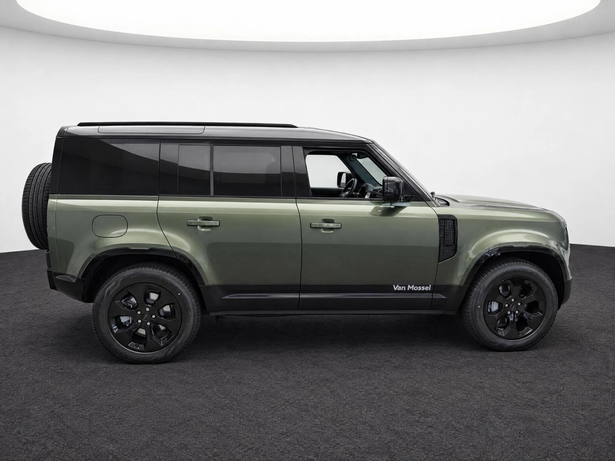 Land Rover-Defender-image-10