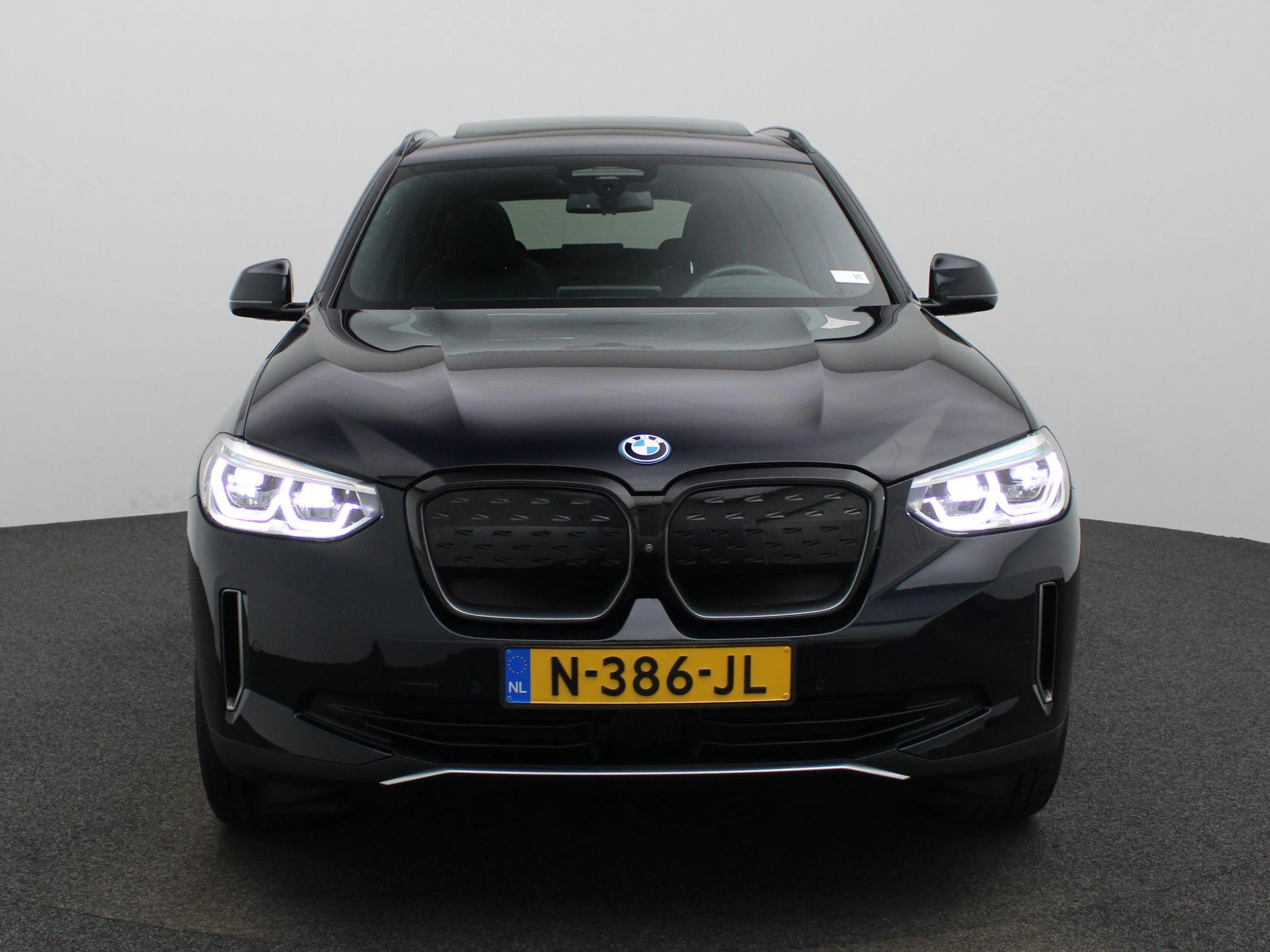 BMW-iX3-image-2