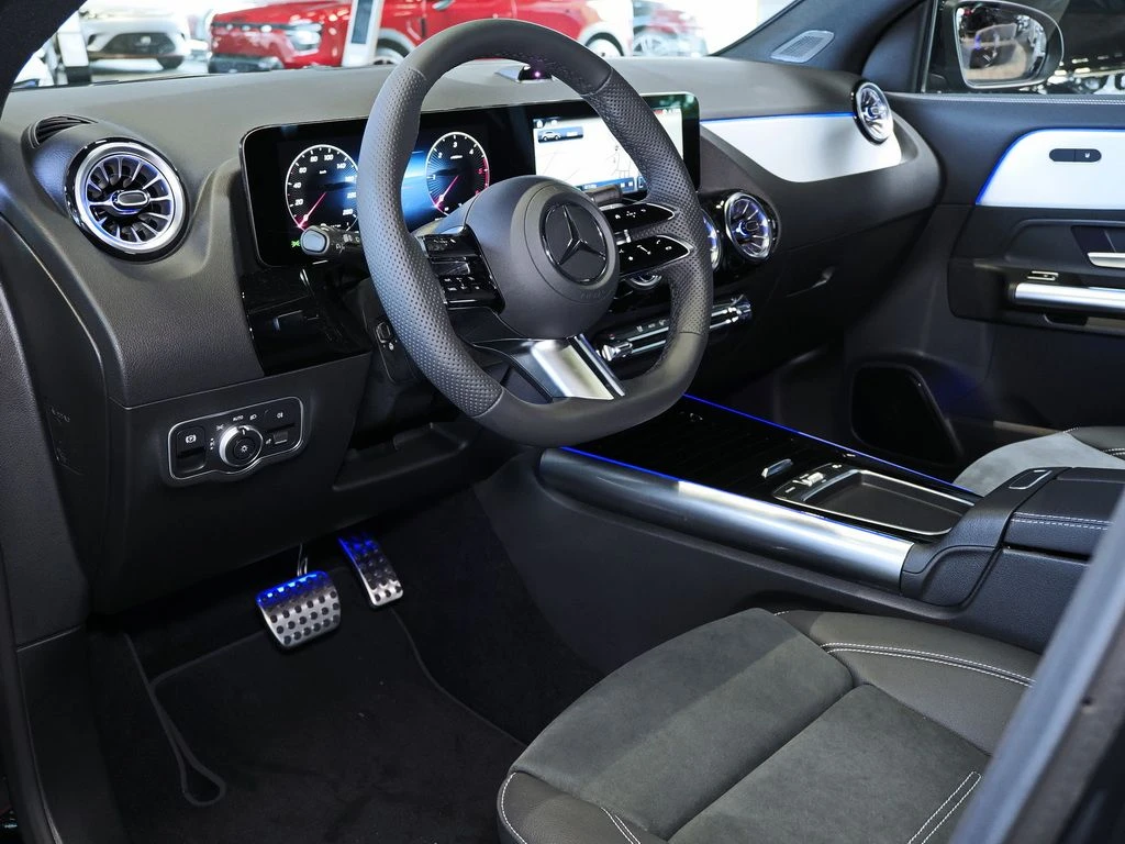 Mercedes-Benz-GLA 200 d-image-5