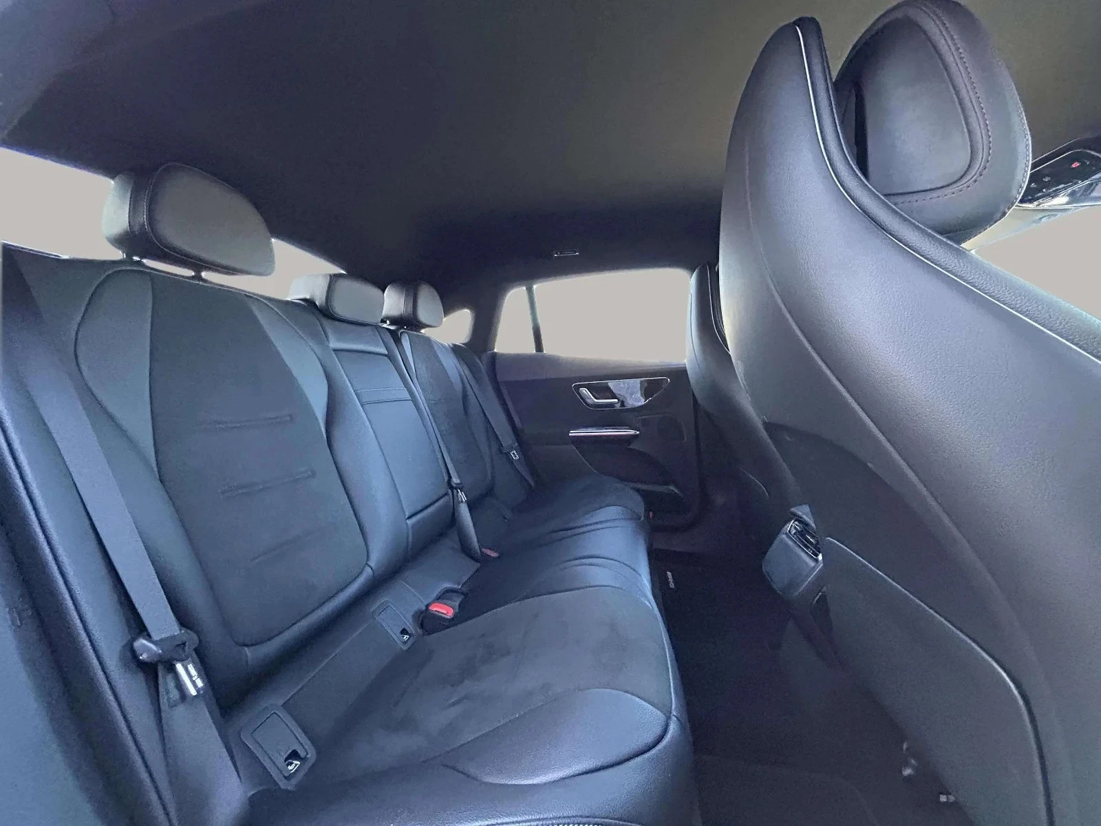 Mercedes-Benz-EQE-image-15