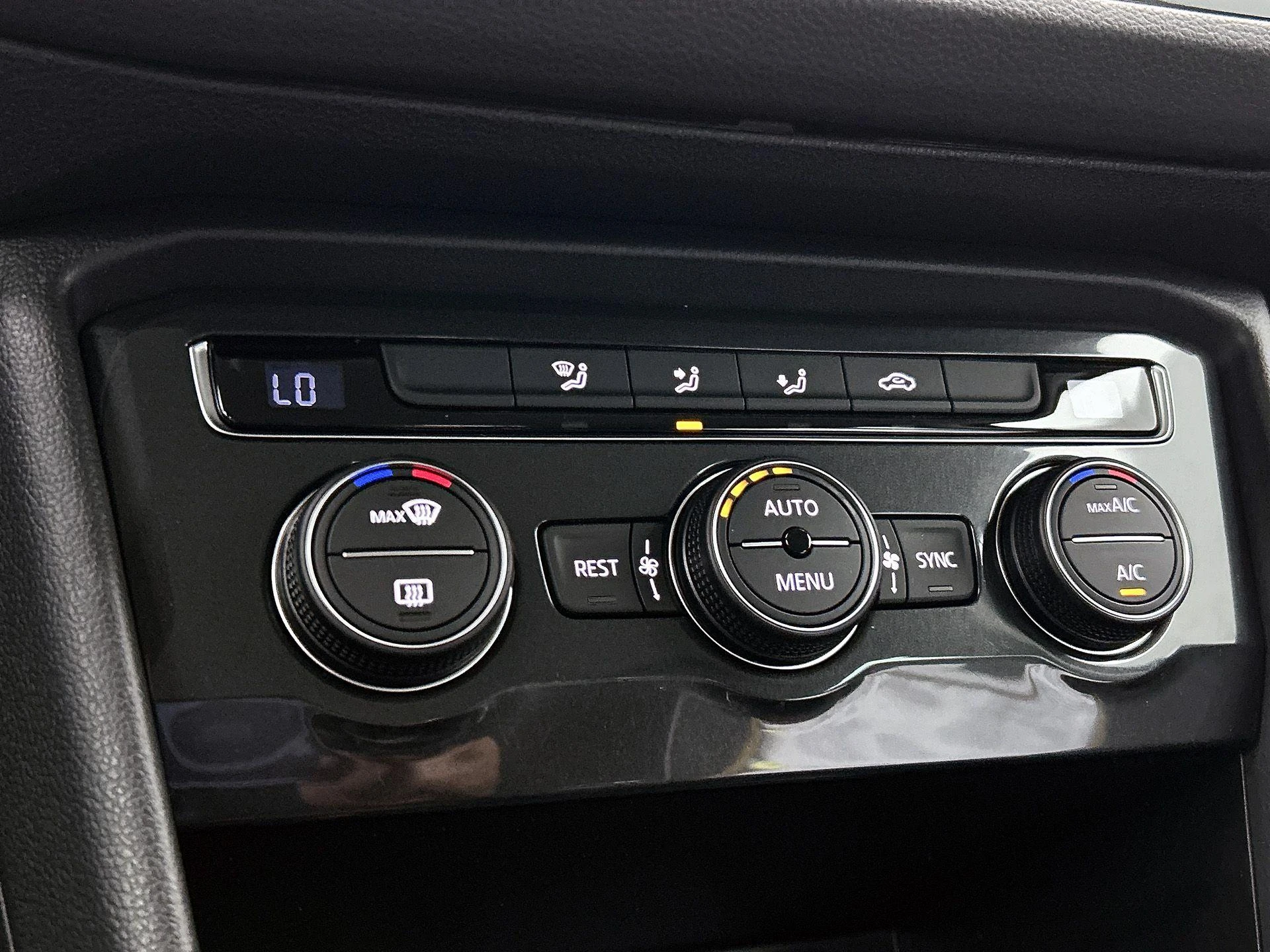 Volkswagen-Tiguan-image-22