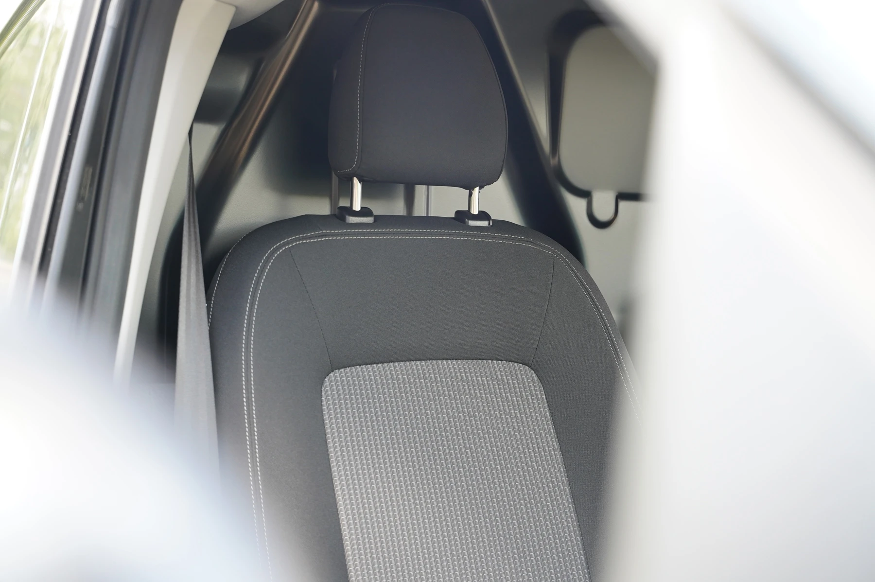 Volkswagen-Transporter-image-8