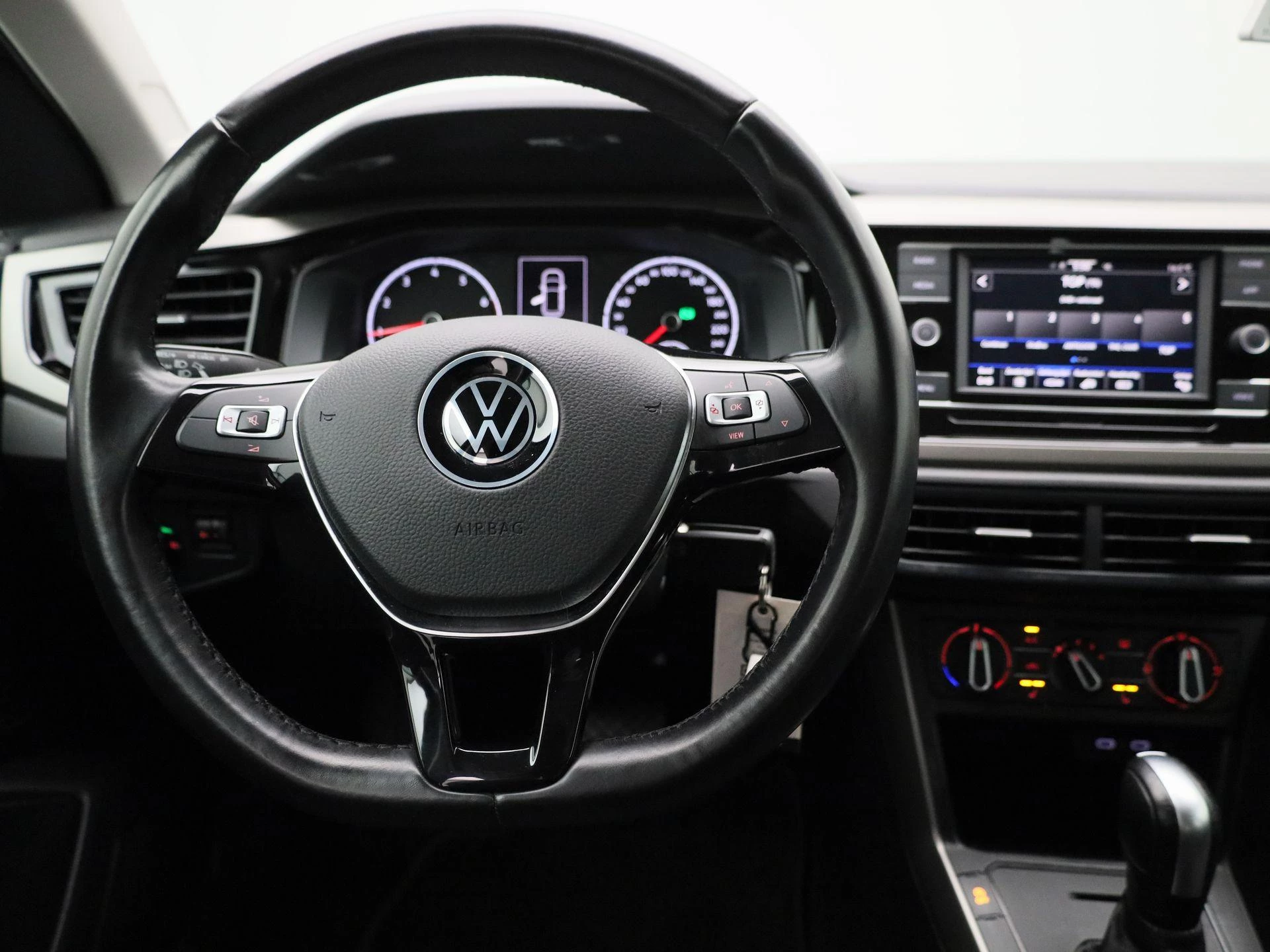 Volkswagen-Polo-image-6