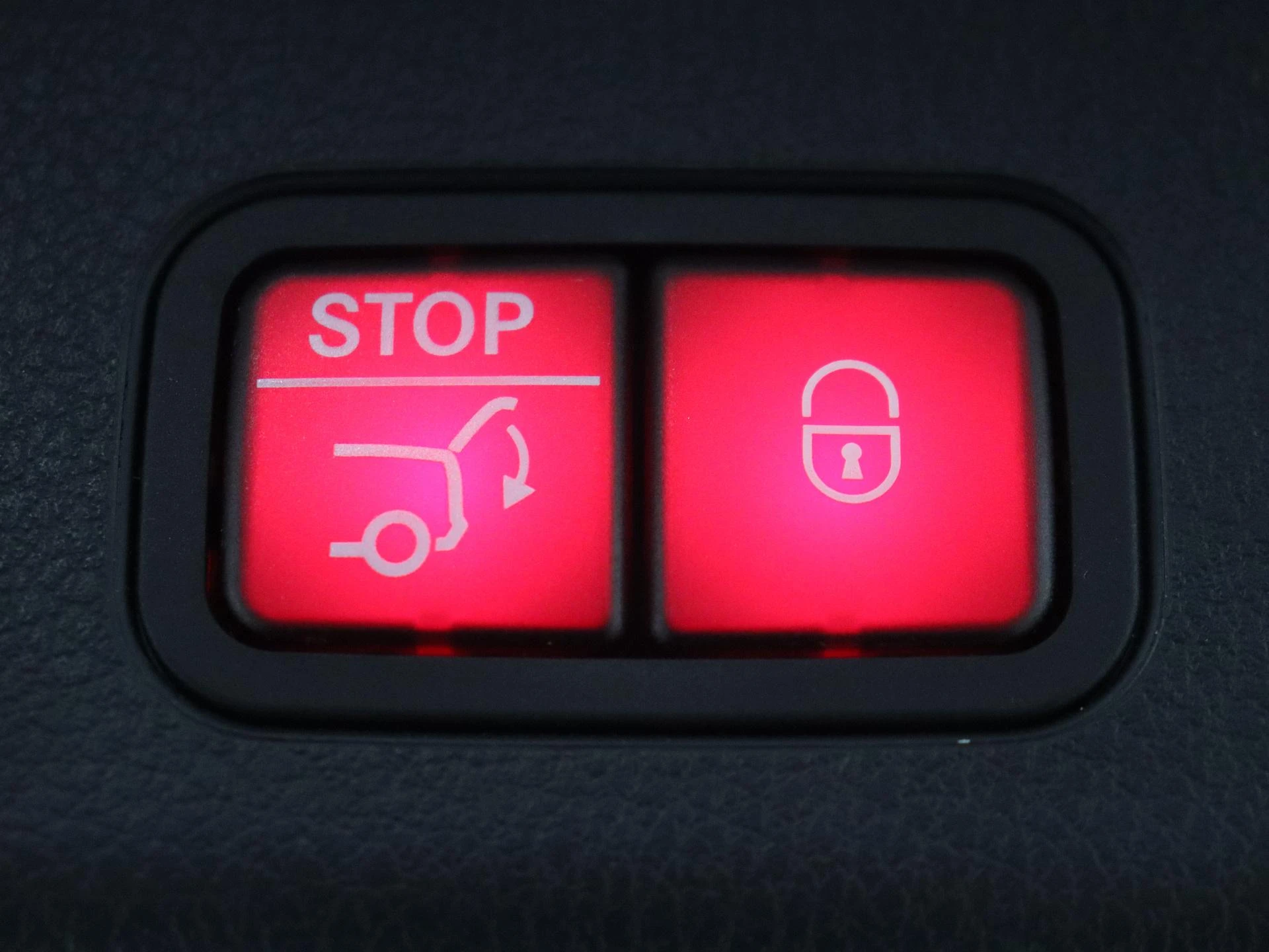 Mercedes-Benz-GLB-image-36