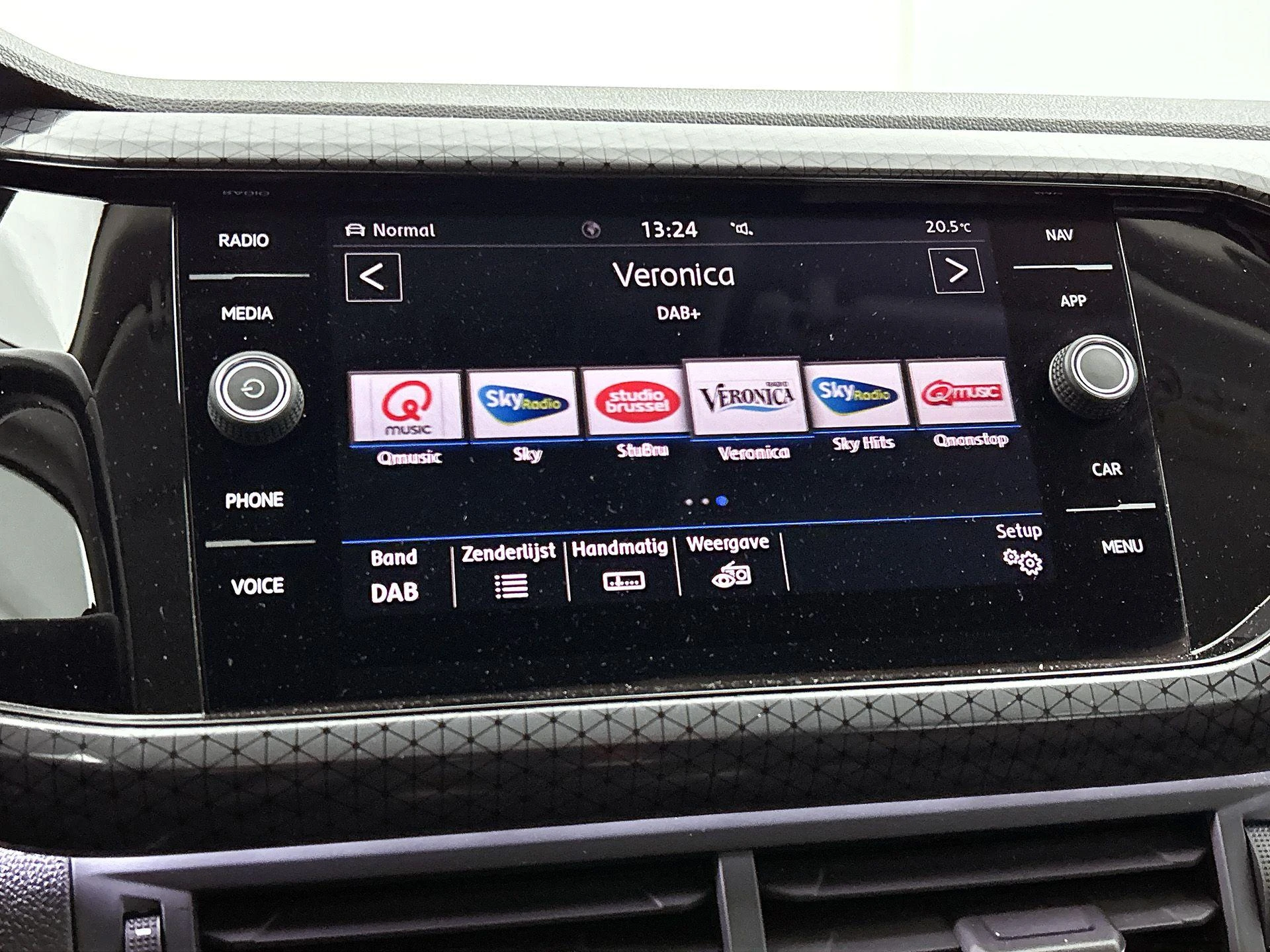 Volkswagen-T-Cross-image-6