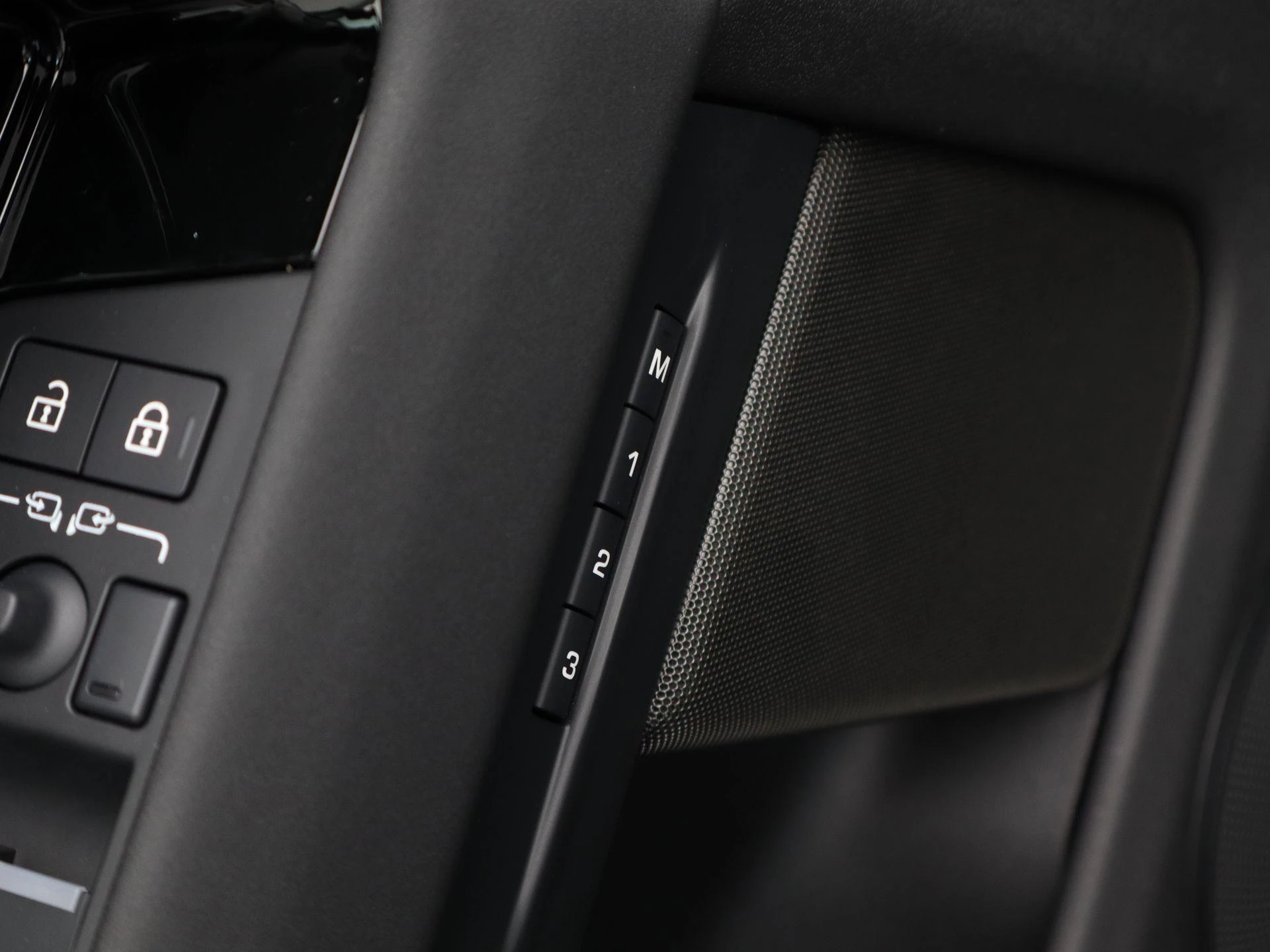 Land Rover-Range Rover Evoque-image-28