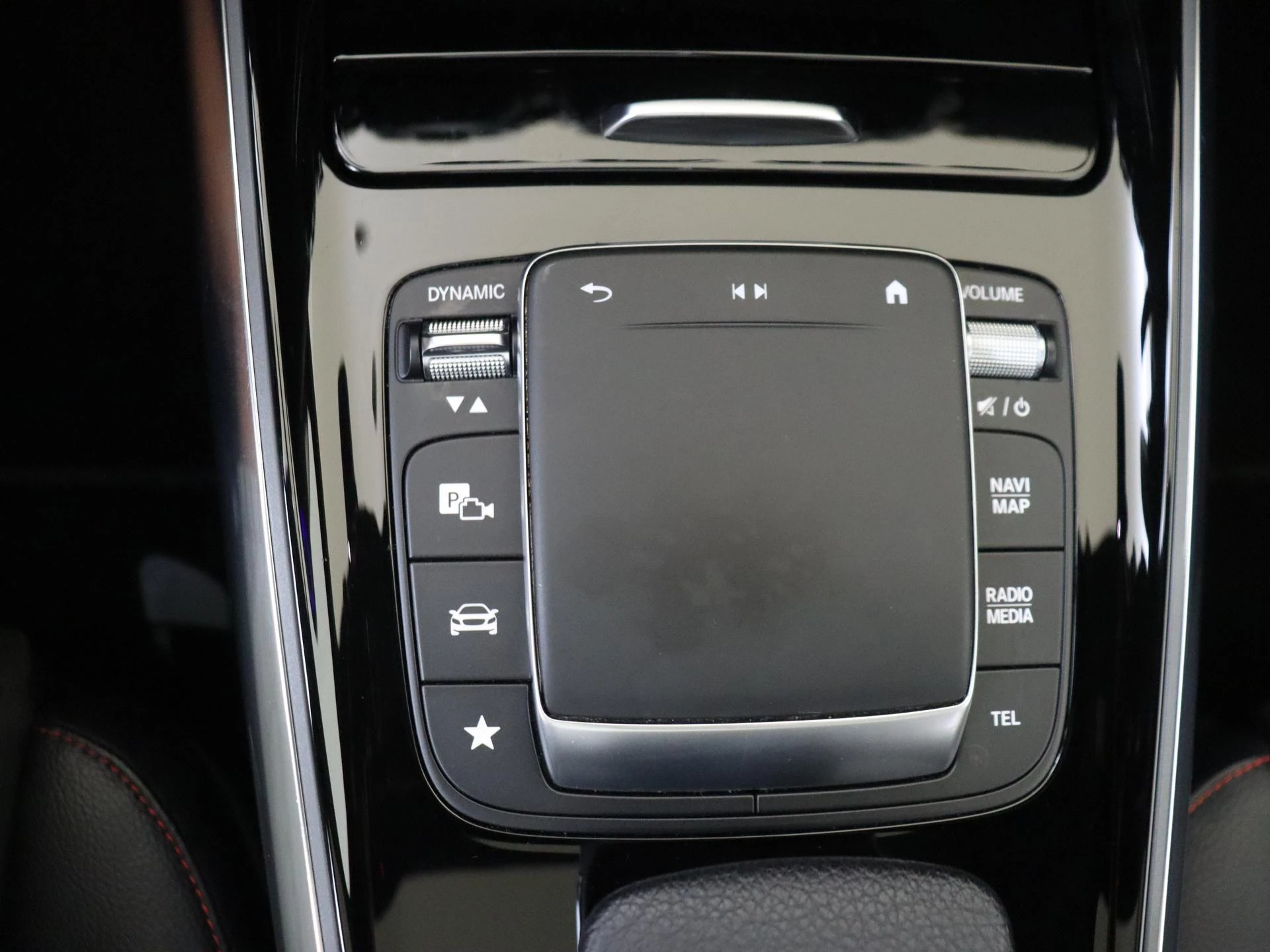 Mercedes-Benz-GLA-image-21