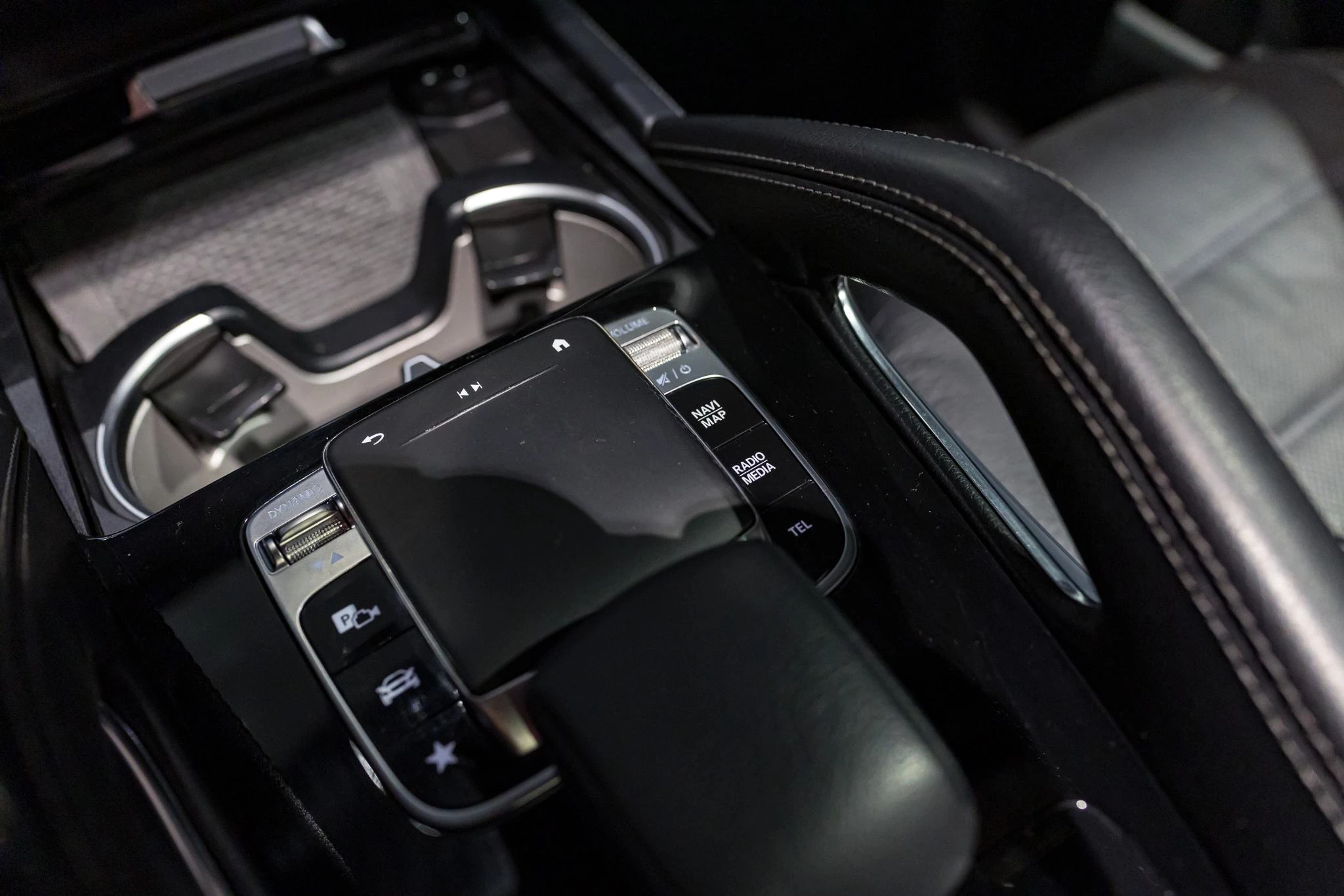 Mercedes-Benz-GLS-image-50