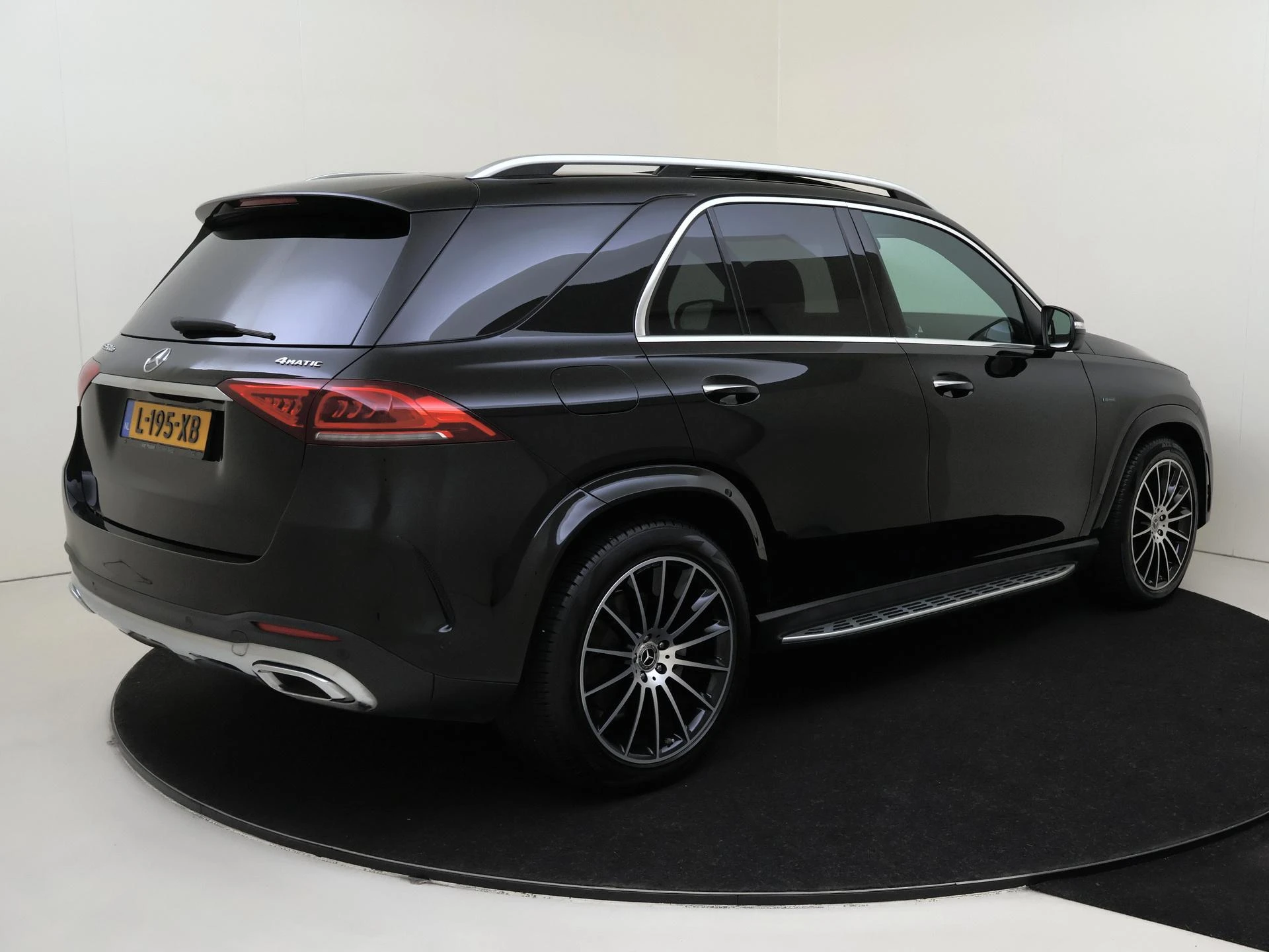 Mercedes-Benz-GLE-image-3