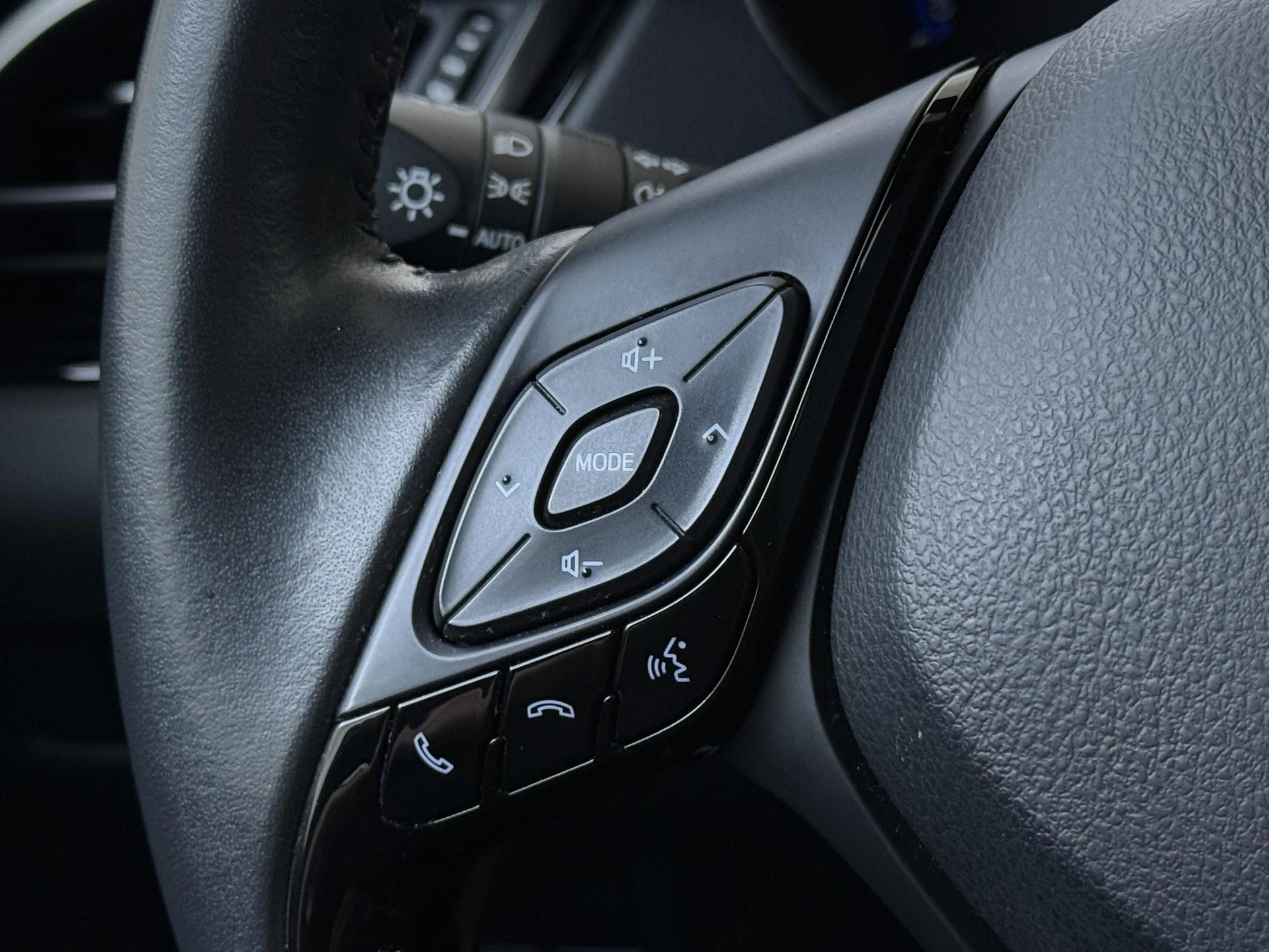 Toyota-C-HR-image-13