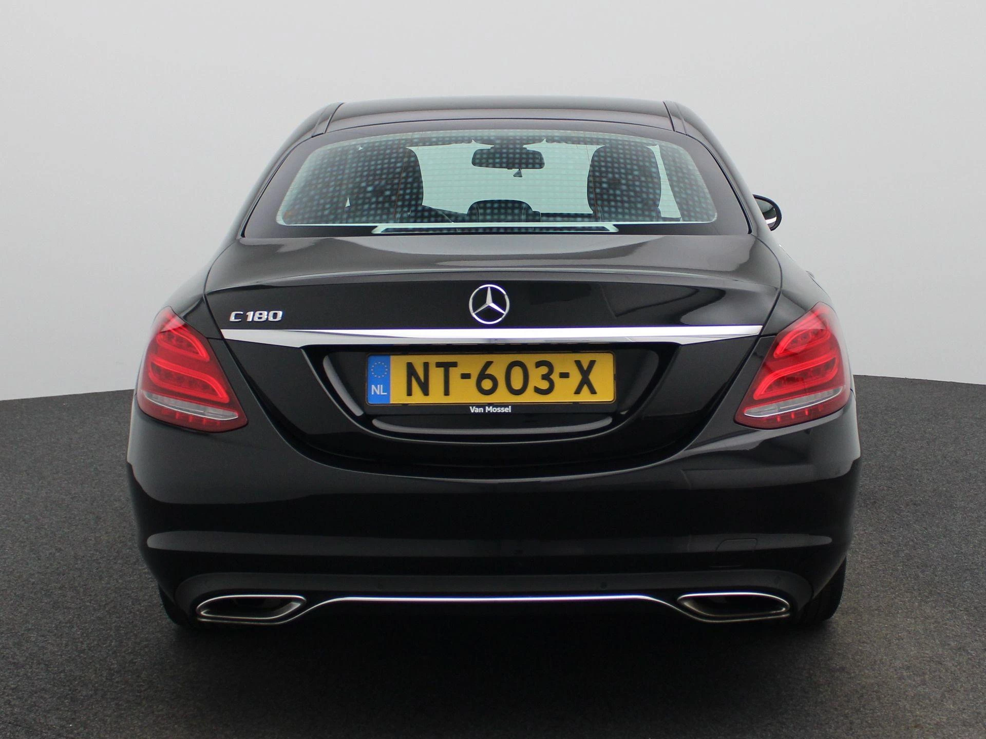 Mercedes-Benz-C-Klasse-image-4