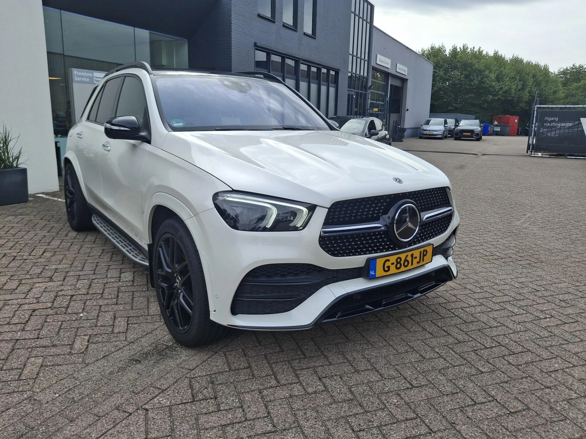 Mercedes-Benz-GLE-image-2