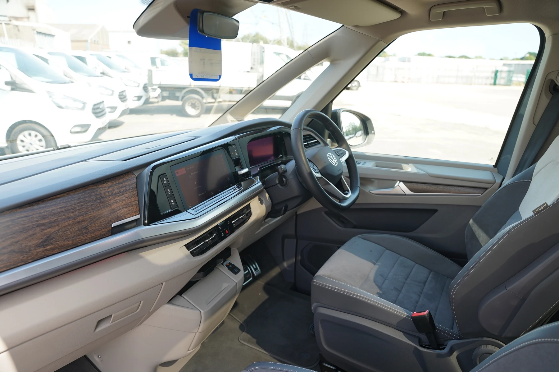 Volkswagen-Multivan-image-1