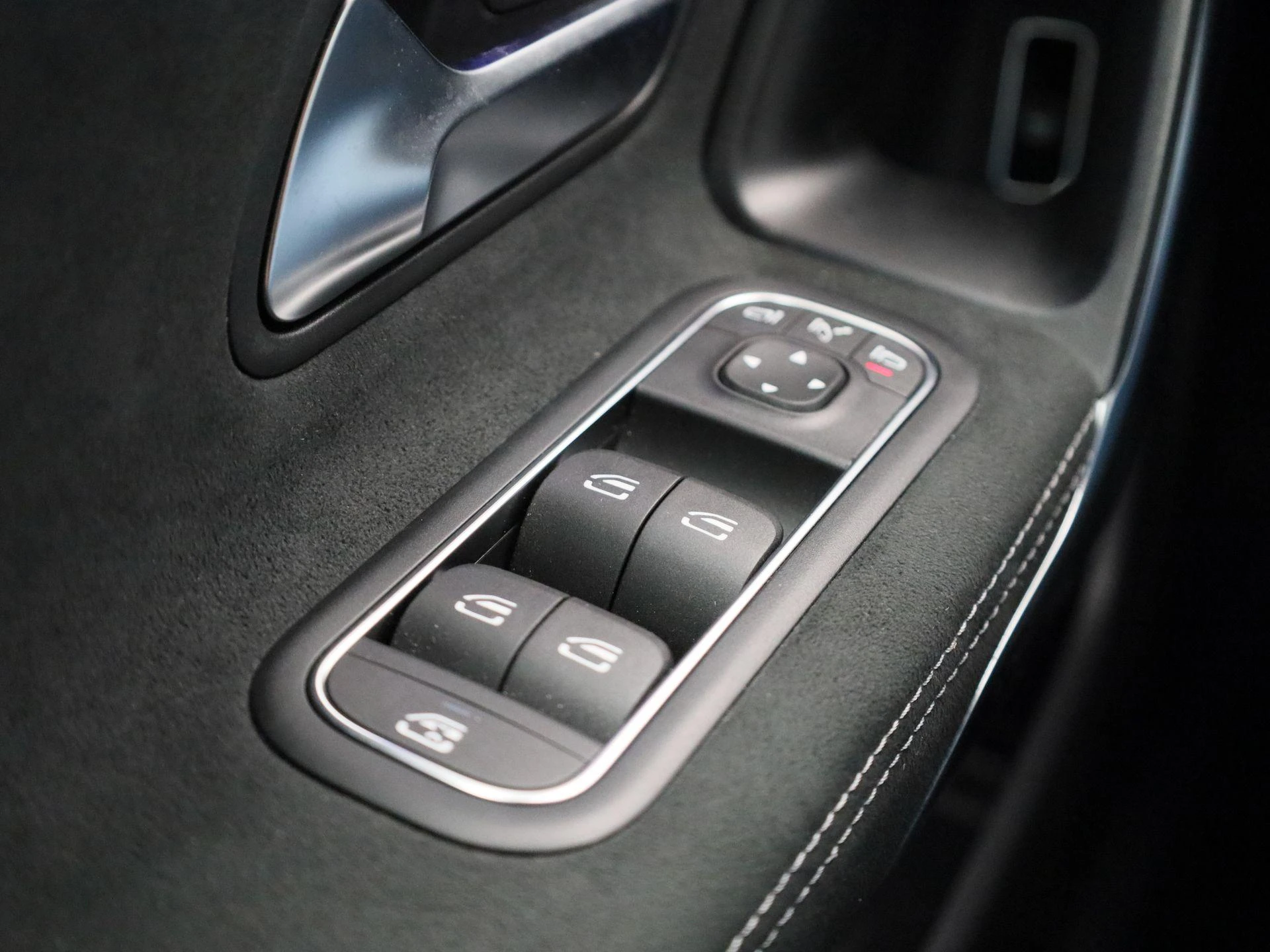 Mercedes-Benz-CLA-image-29