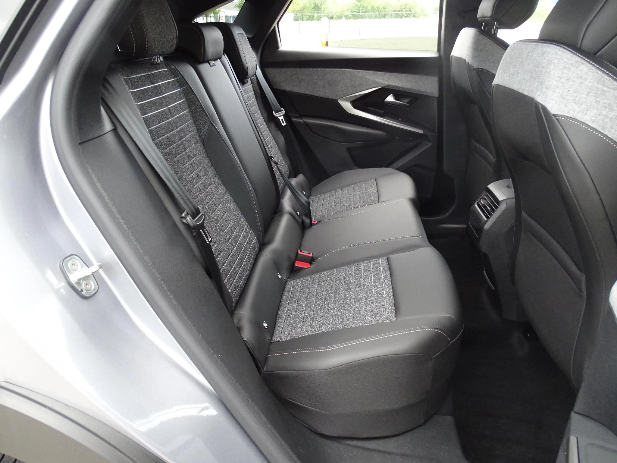 Peugeot 3008 1.2 HYBRID 136 e-DSC6 Allure Pack