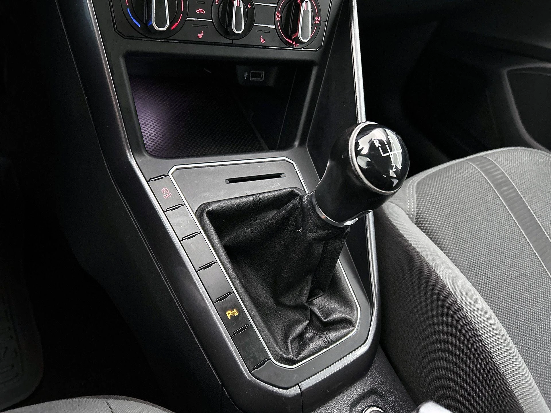 Volkswagen-Polo-image-20