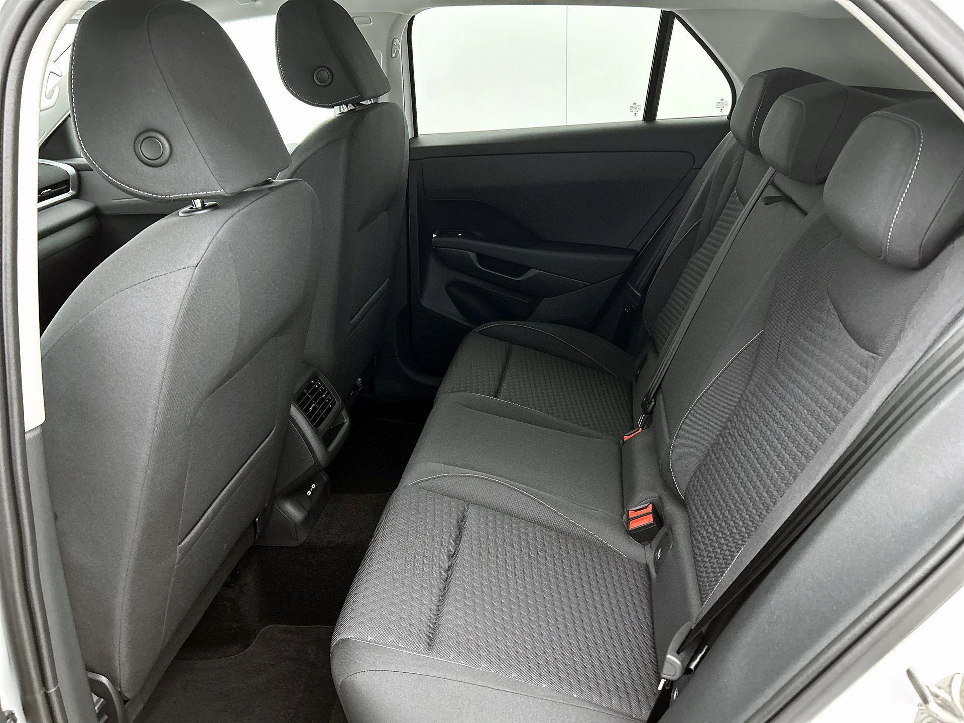 Volkswagen-T-Roc-image-27