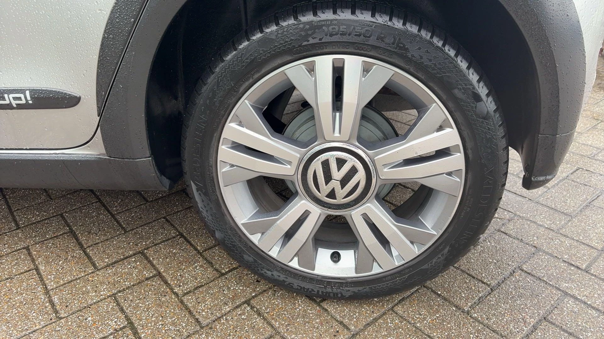 Volkswagen-up!-image-11