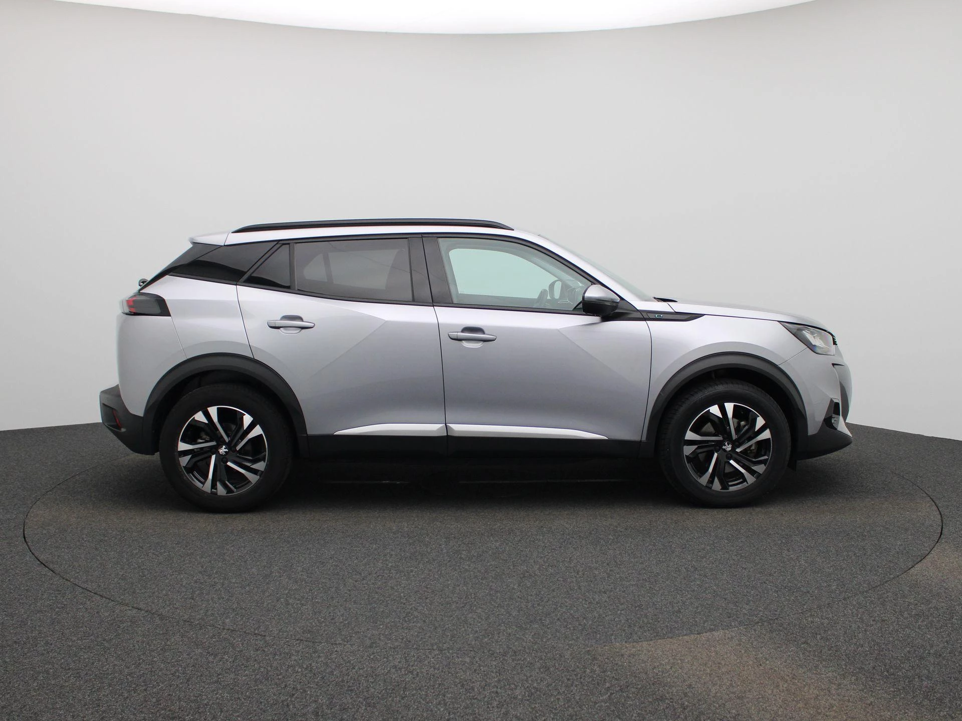 Peugeot-e-2008-image-6