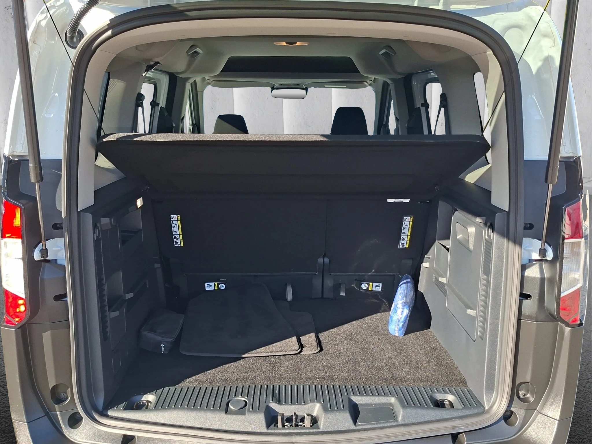 Ford-Tourneo Courier-image-17