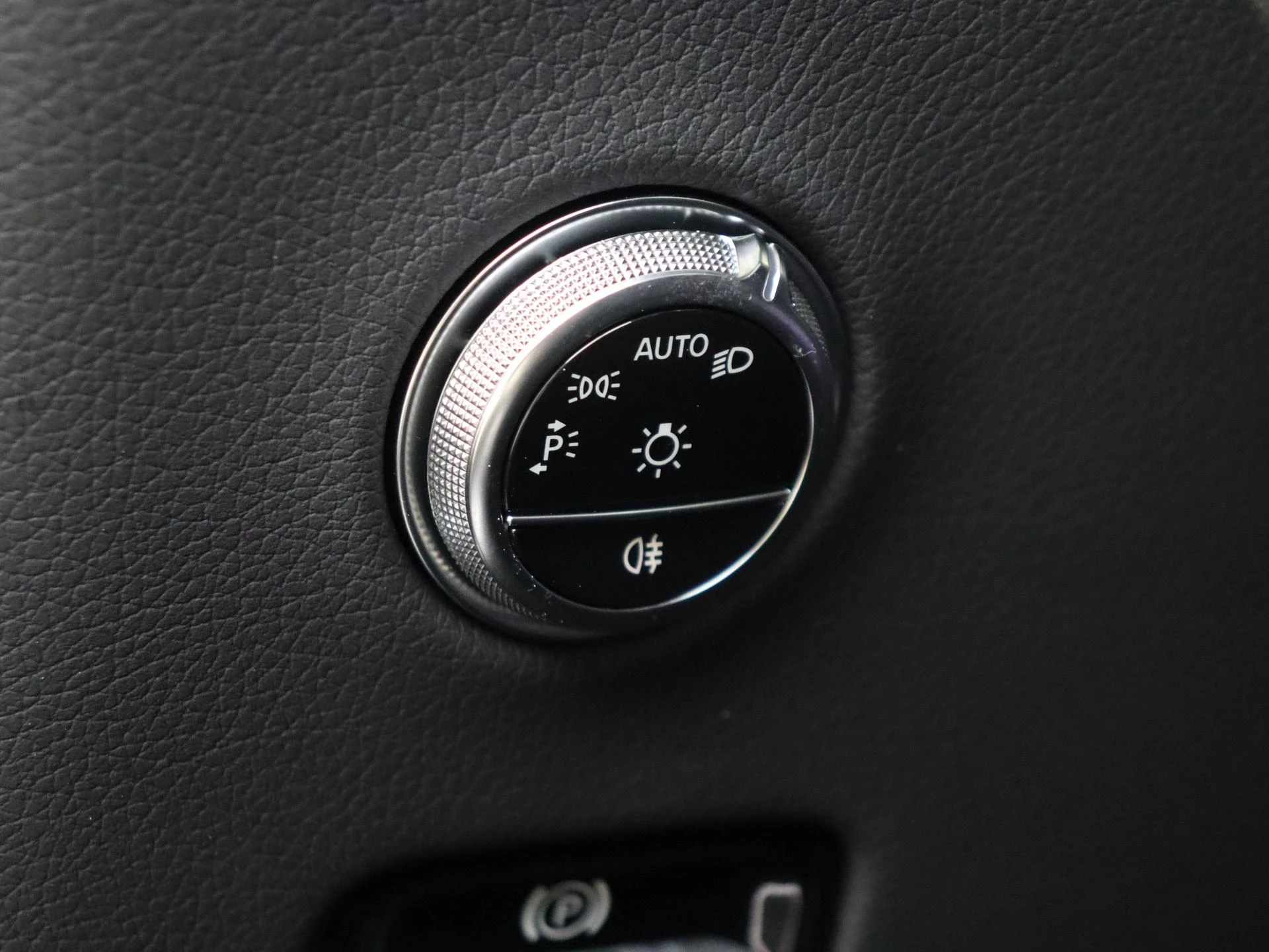 Mercedes-Benz-GLC-image-27