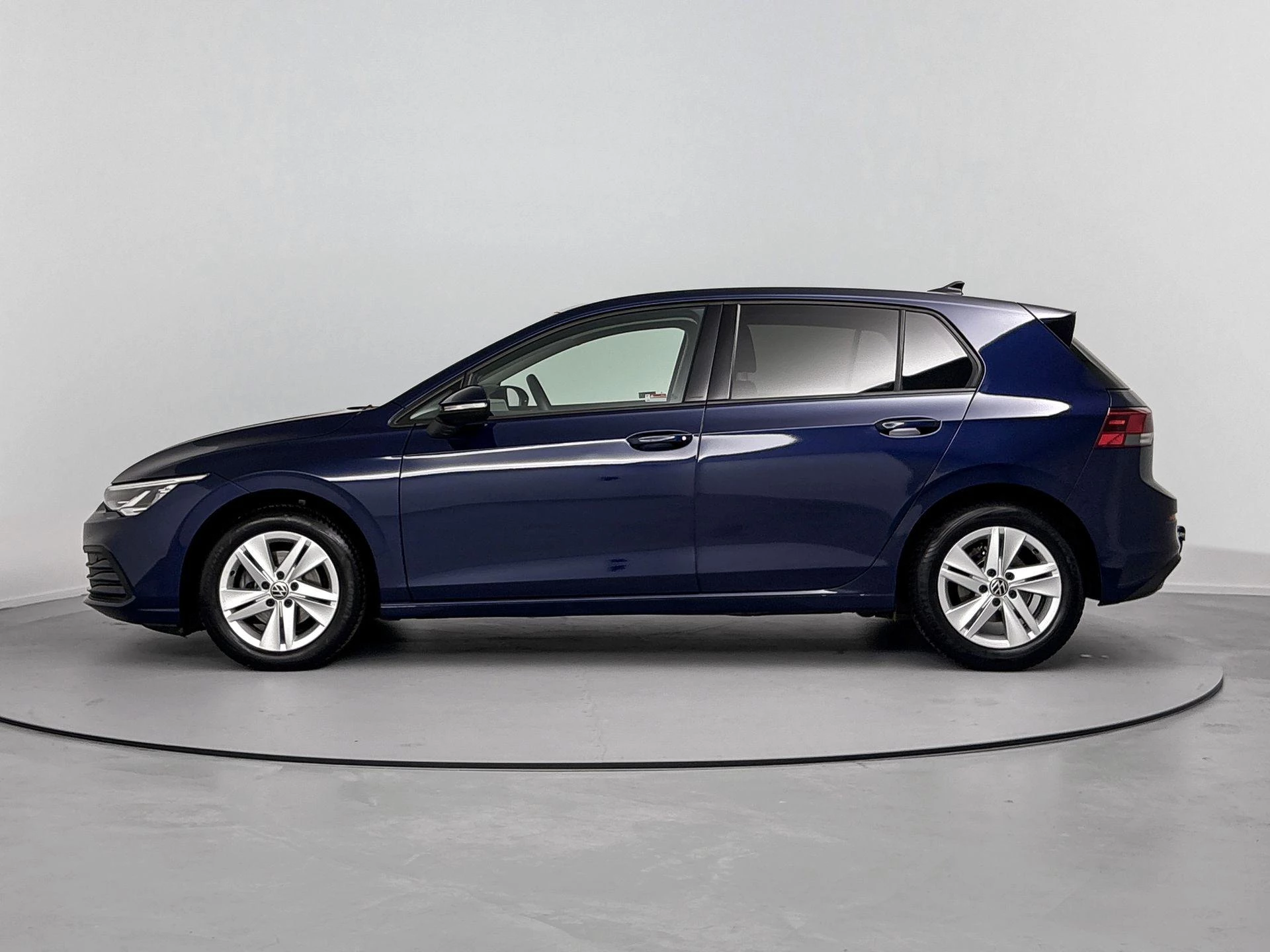 Volkswagen-Golf-image-1