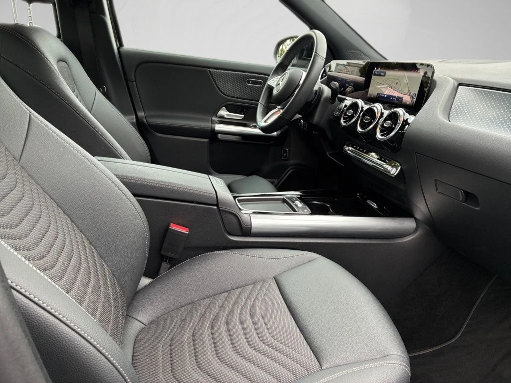 Mercedes-Benz-GLA 200-image-15
