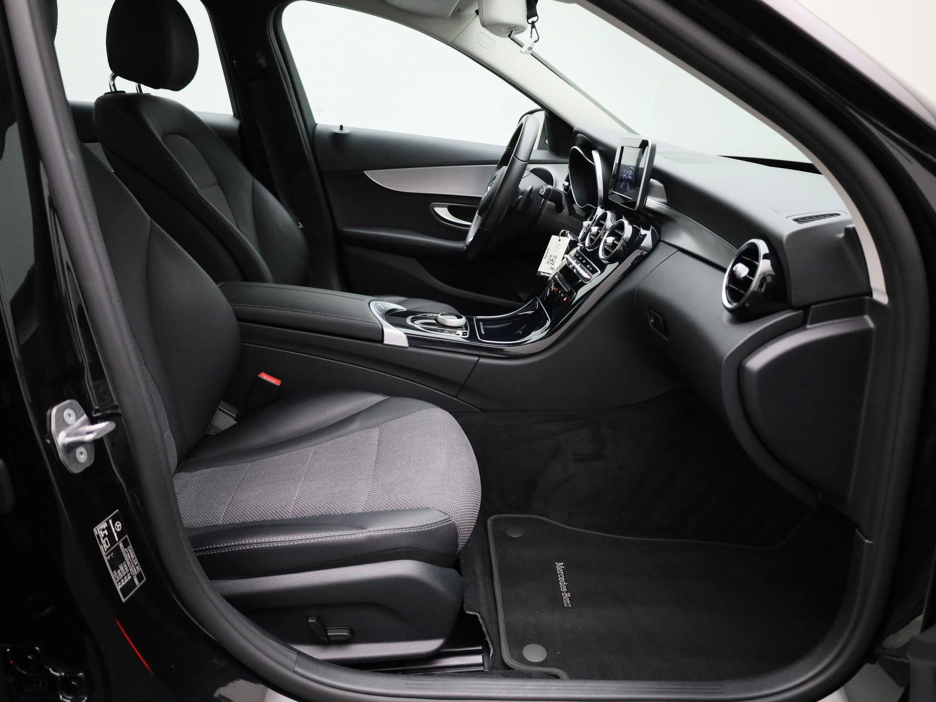 Mercedes-Benz-C-Klasse-image-33