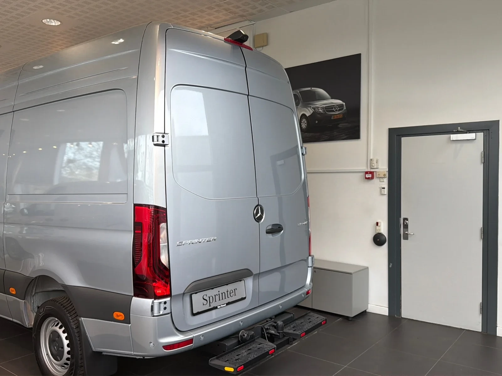 Mercedes-Benz Sprinter 319 CDi A2 Kassevogn SELECT RWD