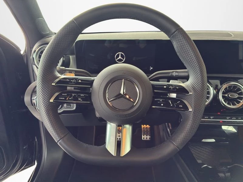 Mercedes-Benz A-Klasse 180 SPECIAL EDITION AMG KAMERA PANO SHZ NIGHT AMG LineW177 A 180 SPECIAL EDITION AMG KAMERA PANO SHZ NIGHT AMG Line