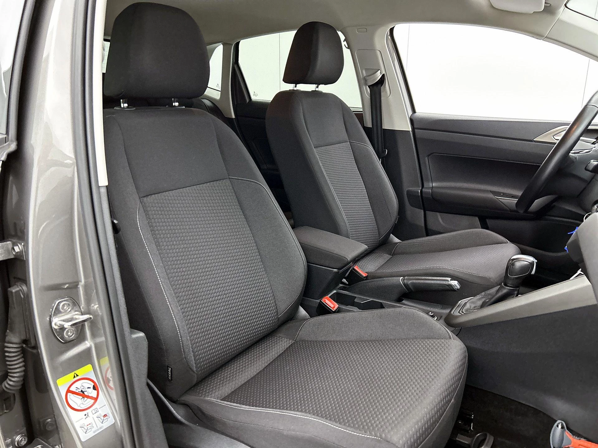 Volkswagen-Polo-image-36