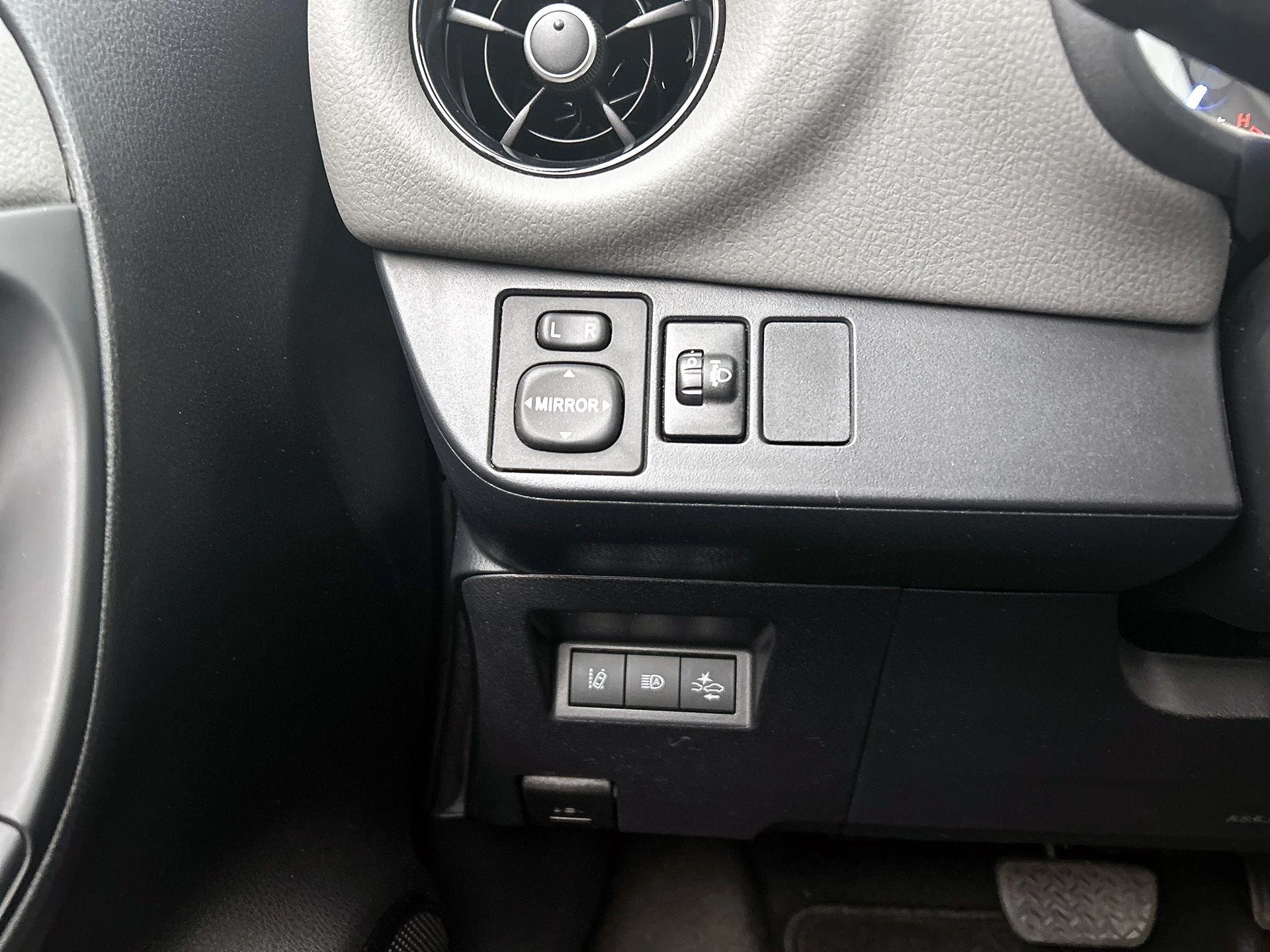Toyota-Yaris-image-17