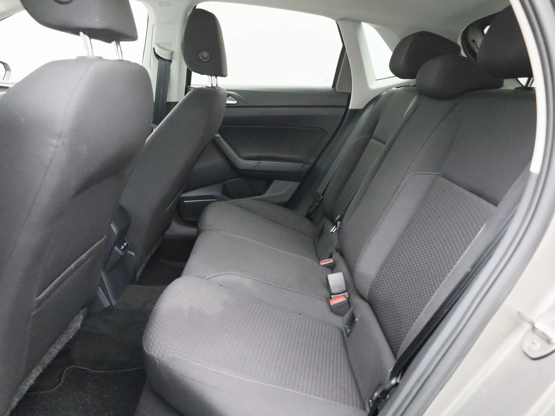 Volkswagen-Polo-image-10